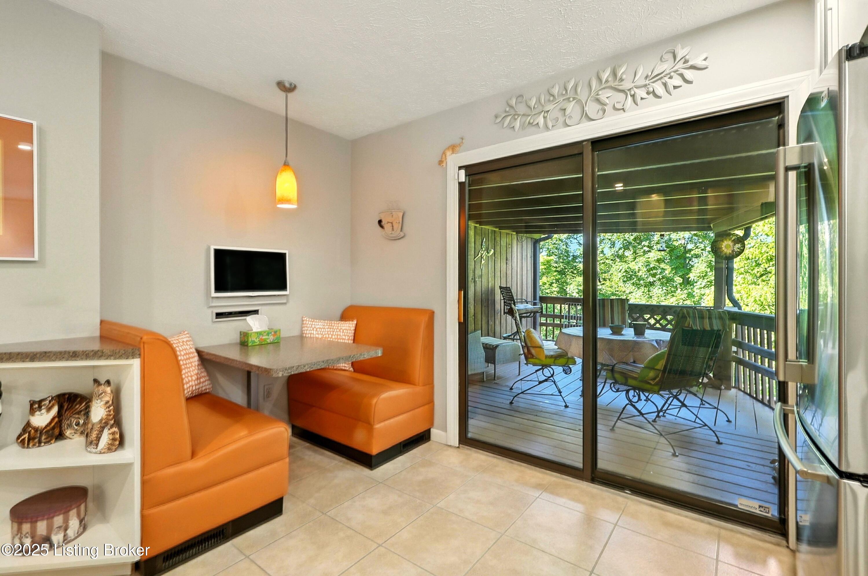 1507 Thackeray Dr