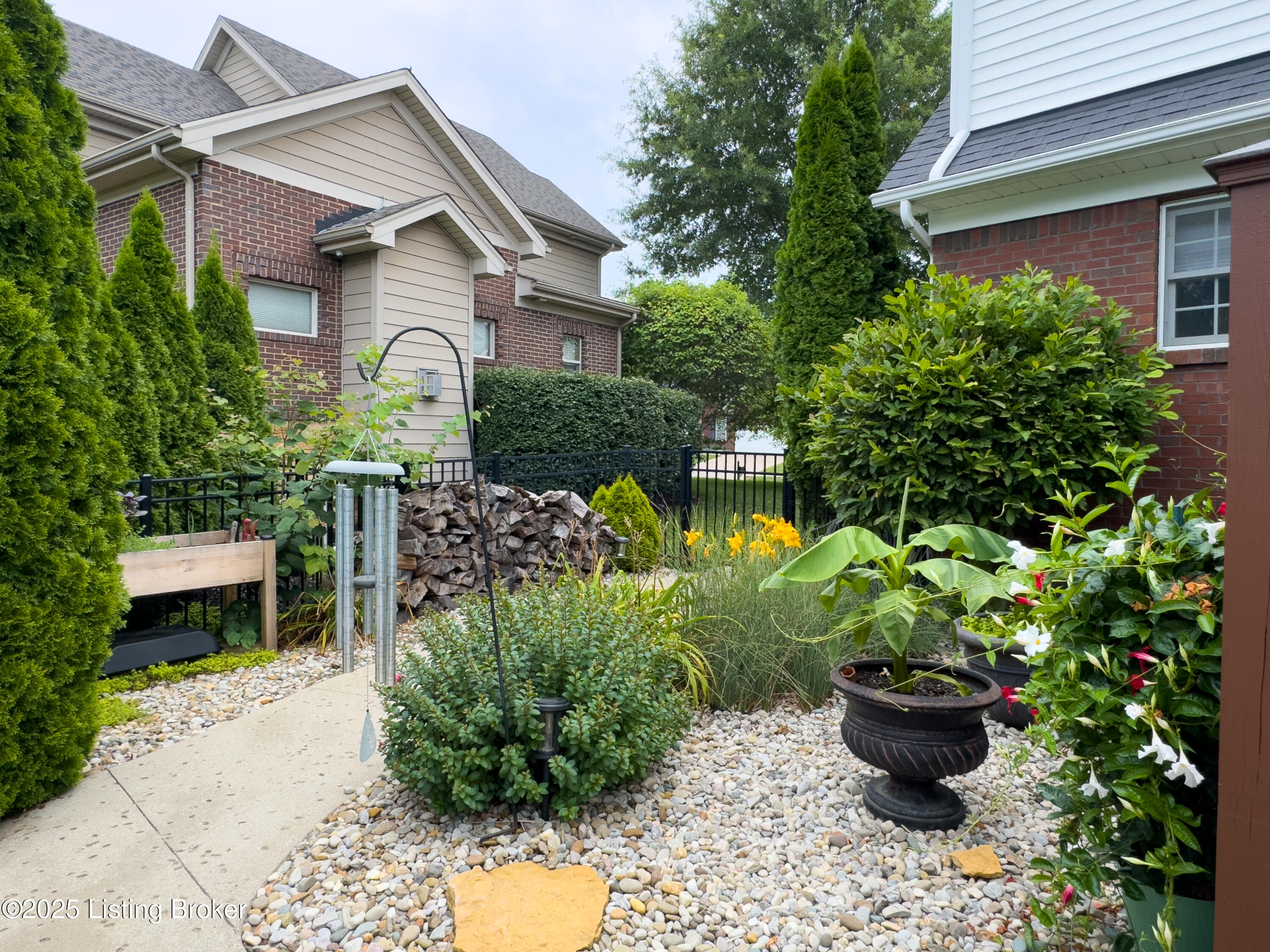 4901 Bridle Bend Way