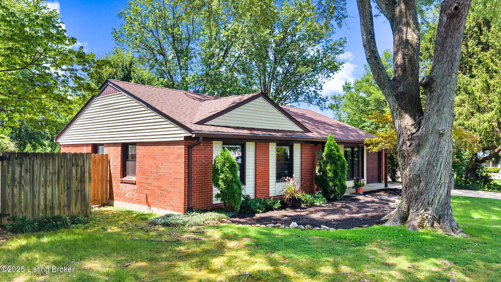 1904 Meadowgate Ln