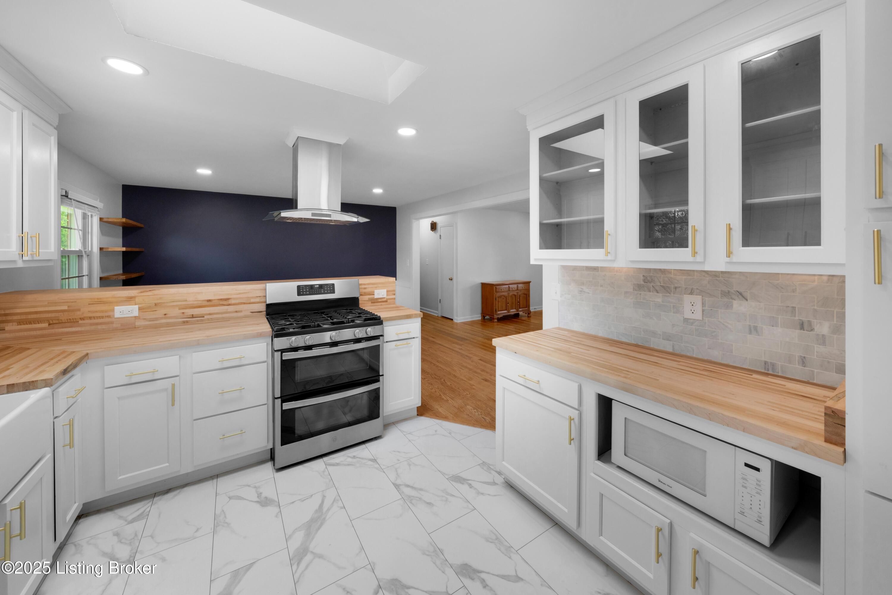 2407 Mahan Dr