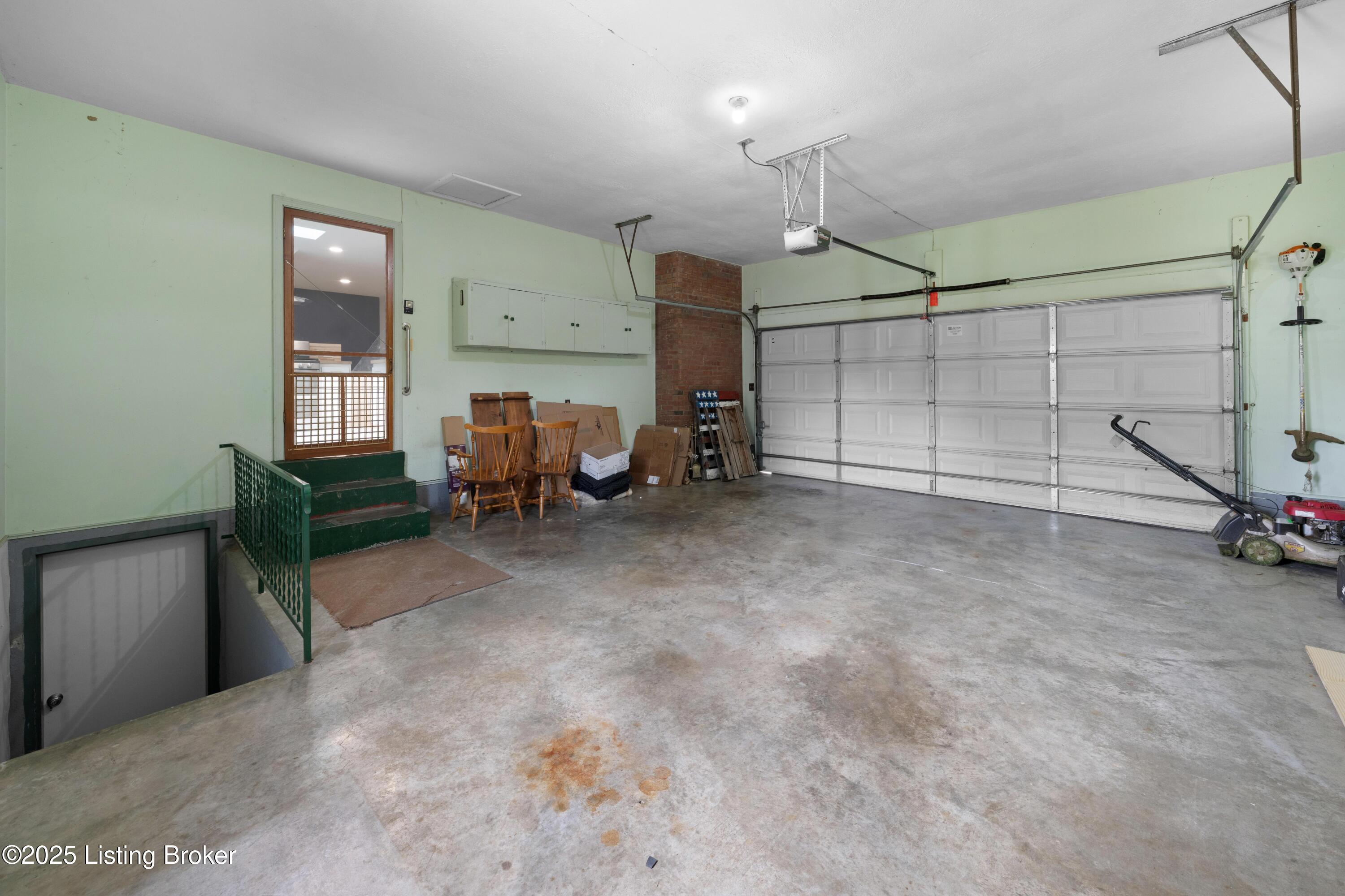 2407 Mahan Dr