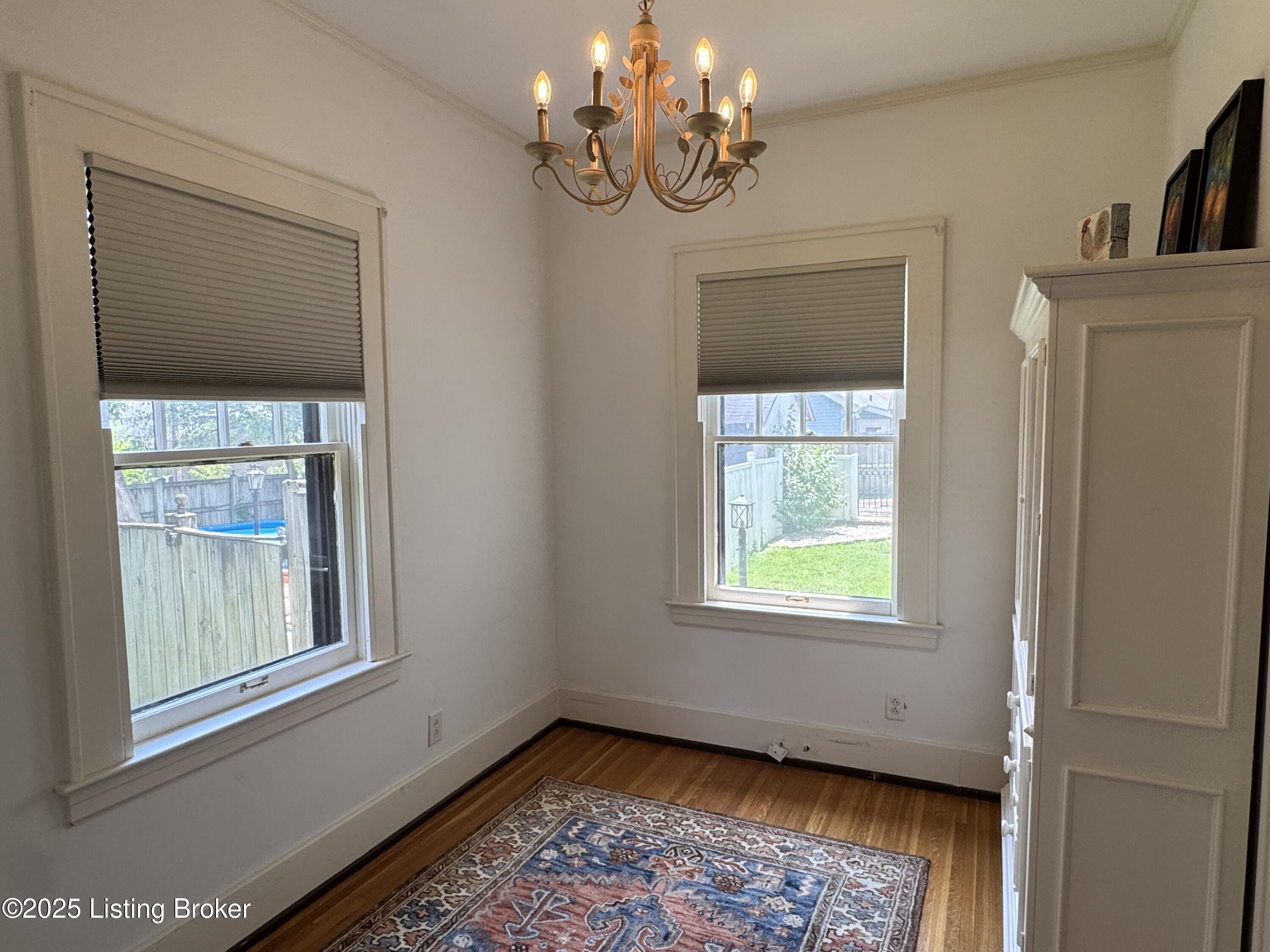 1402 Main St