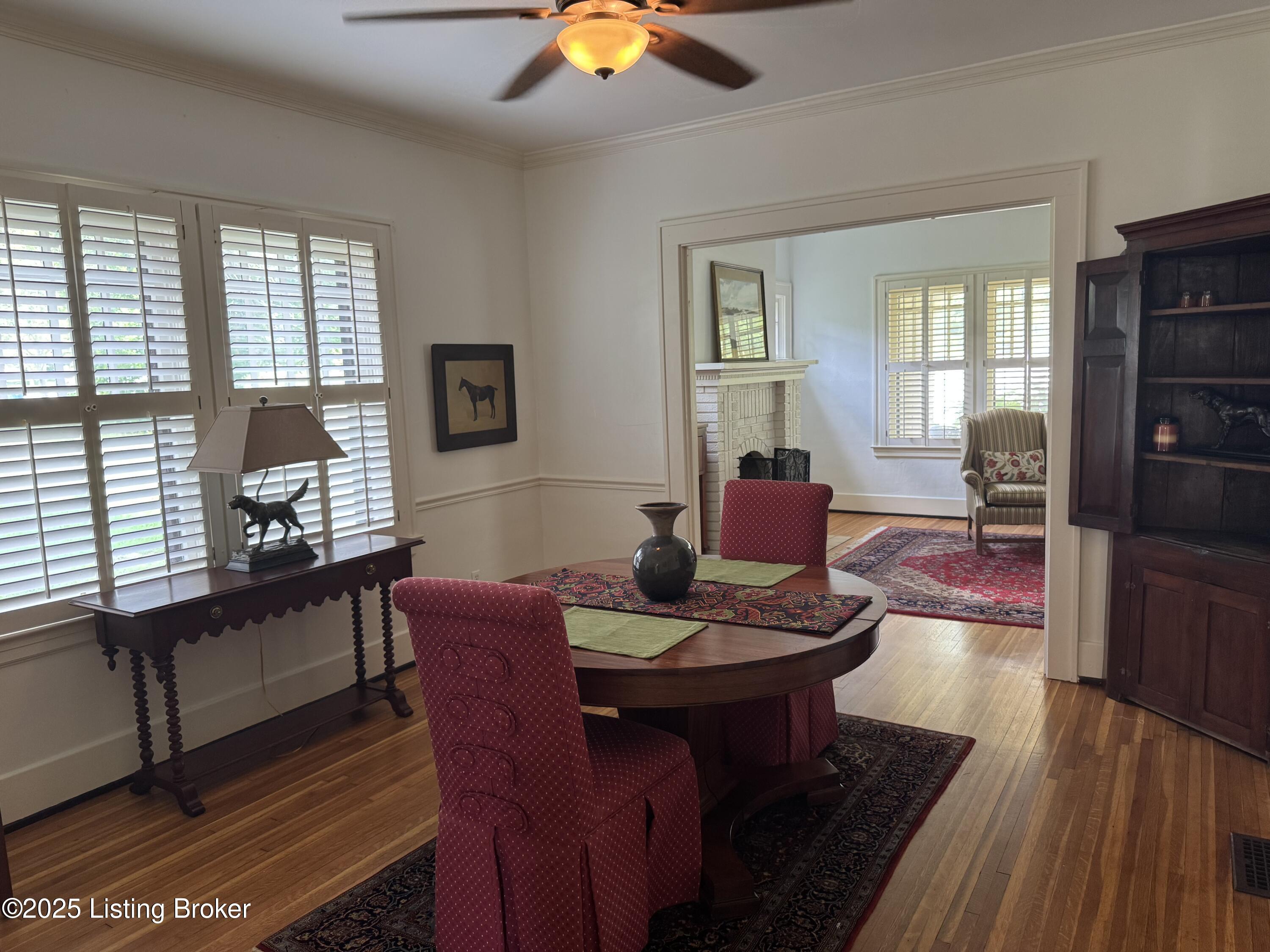 1402 Main St