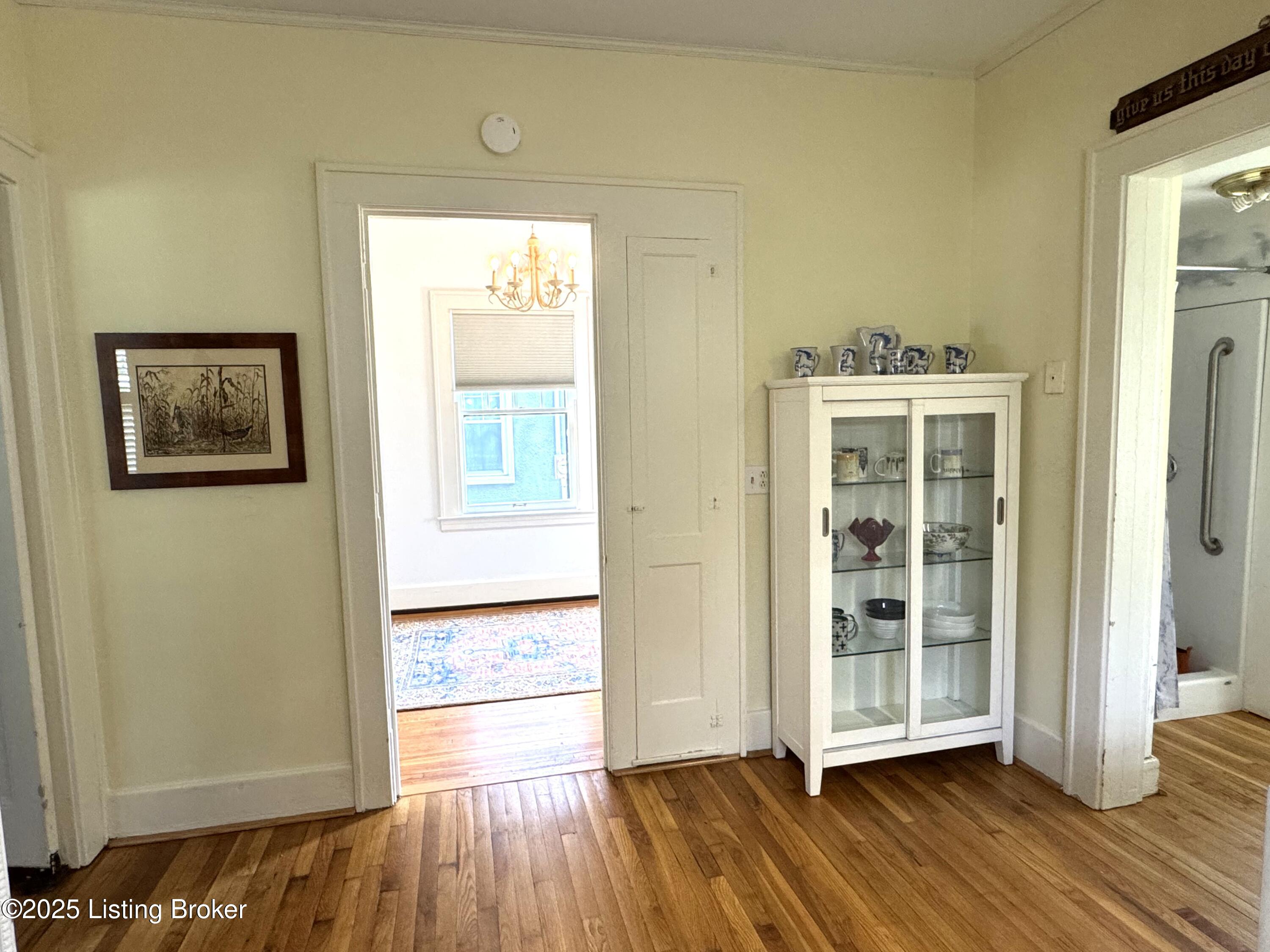1402 Main St