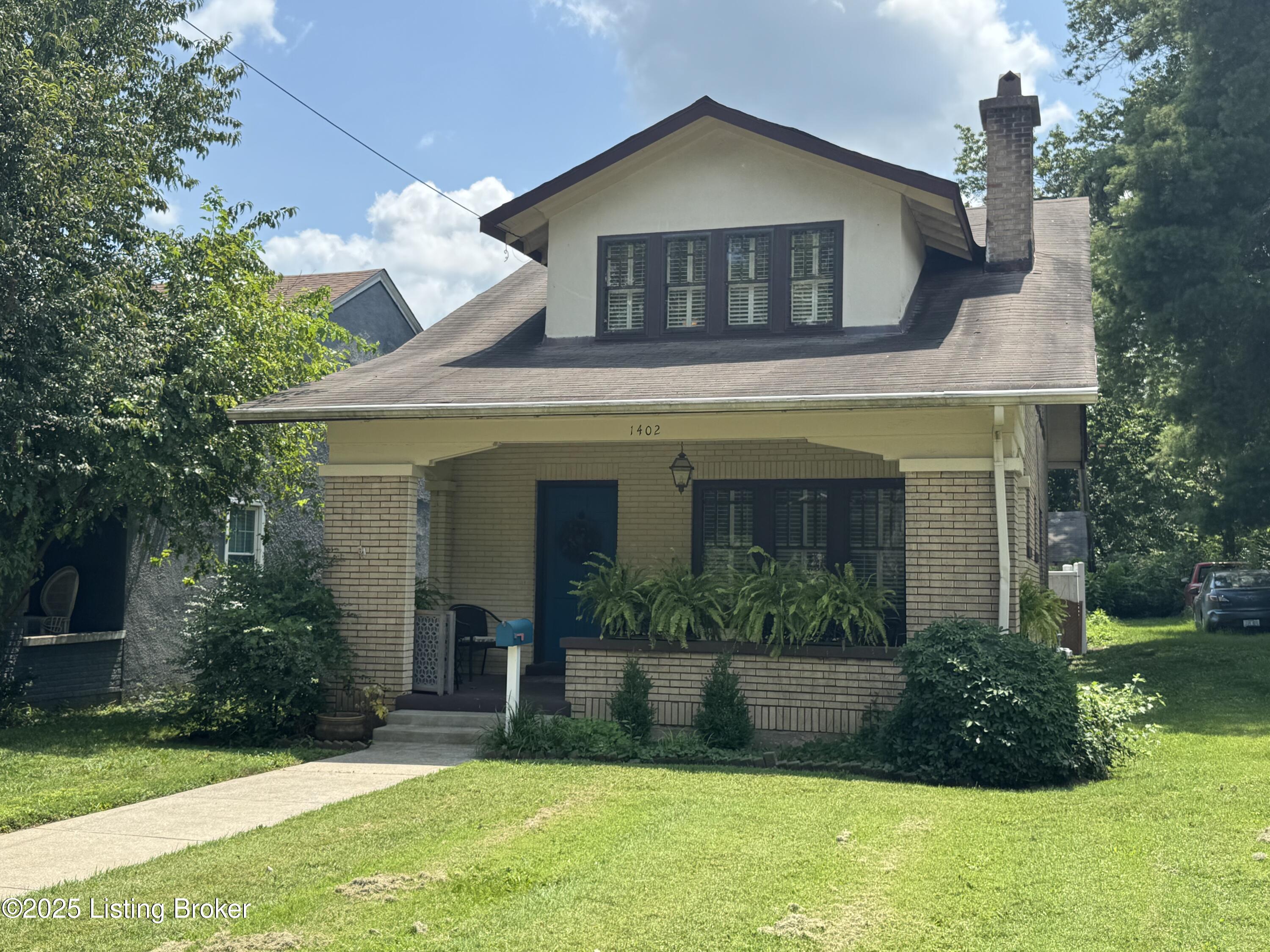 1402 Main St