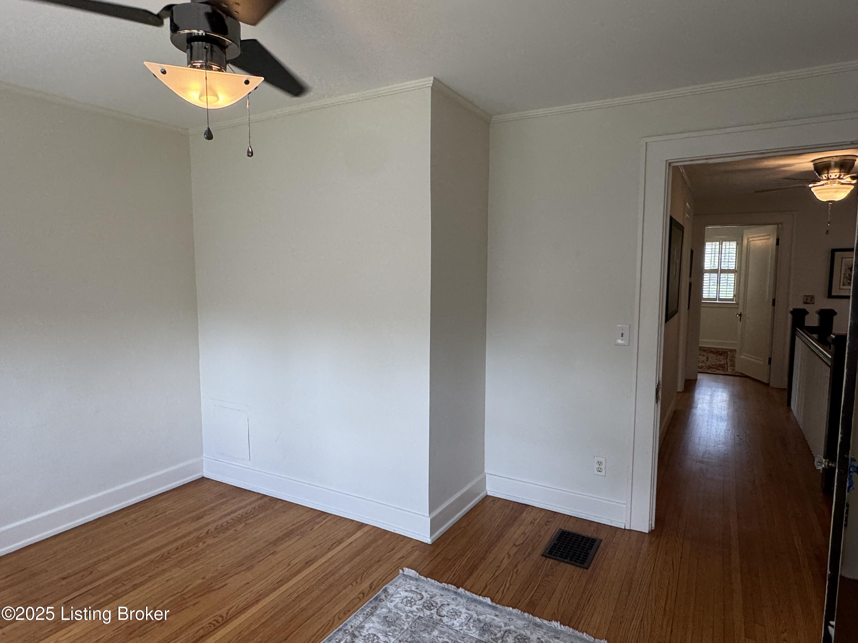 1402 Main St