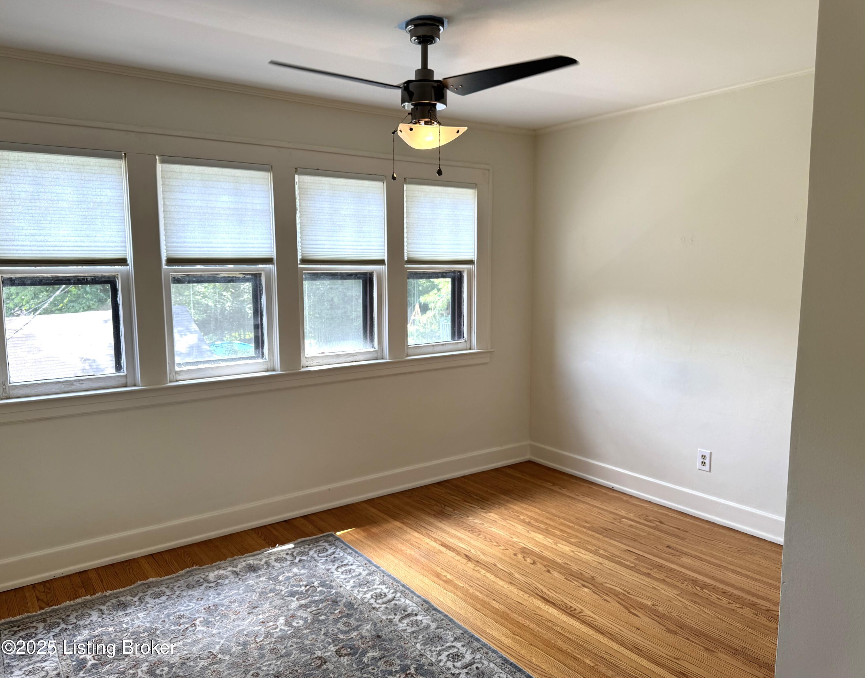 1402 Main St