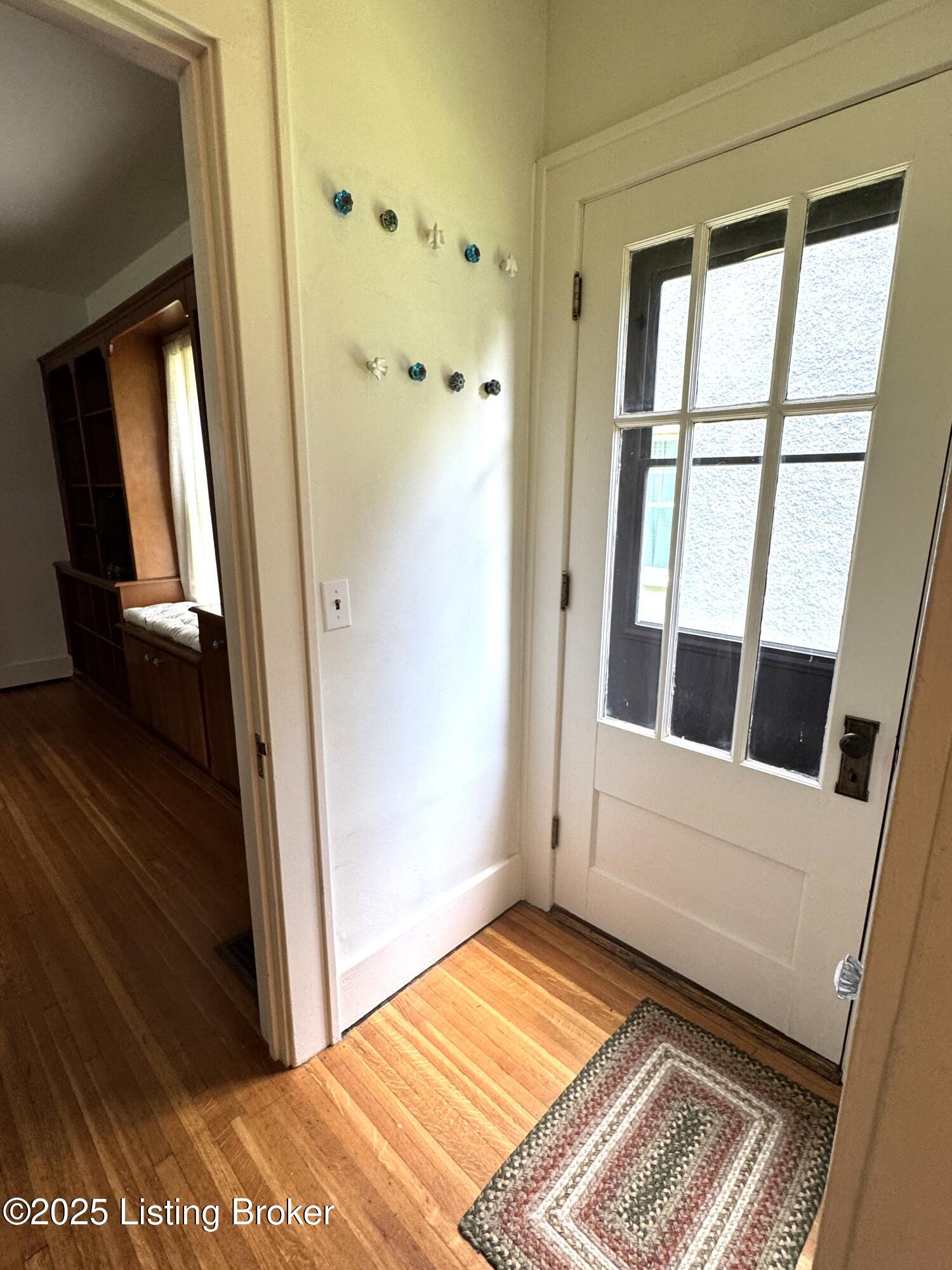 1402 Main St