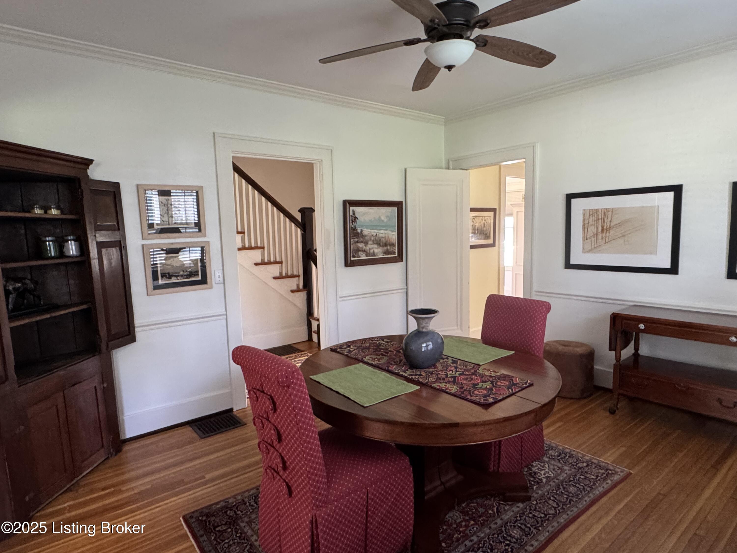 1402 Main St