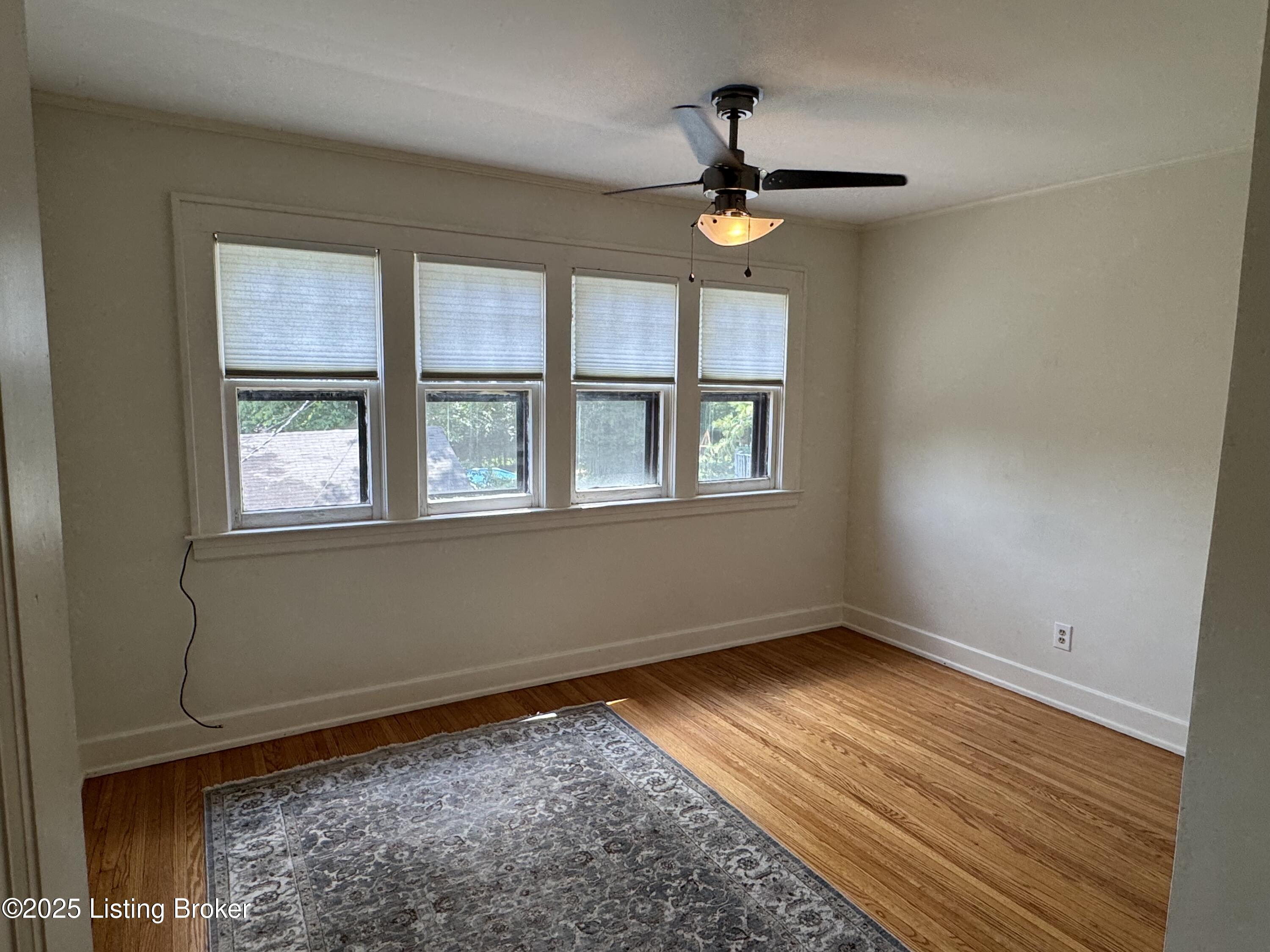 1402 Main St