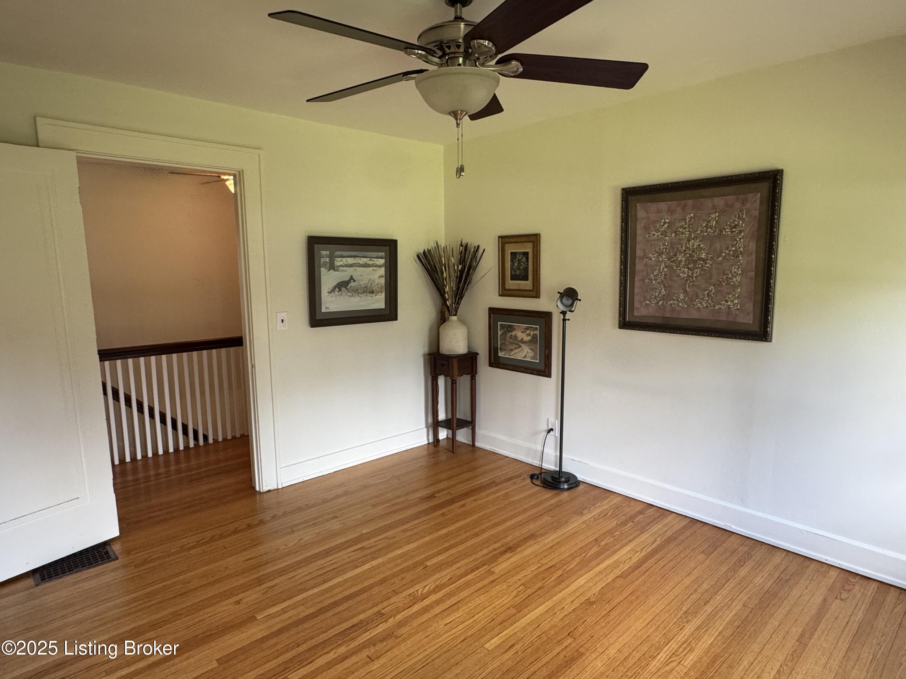 1402 Main St