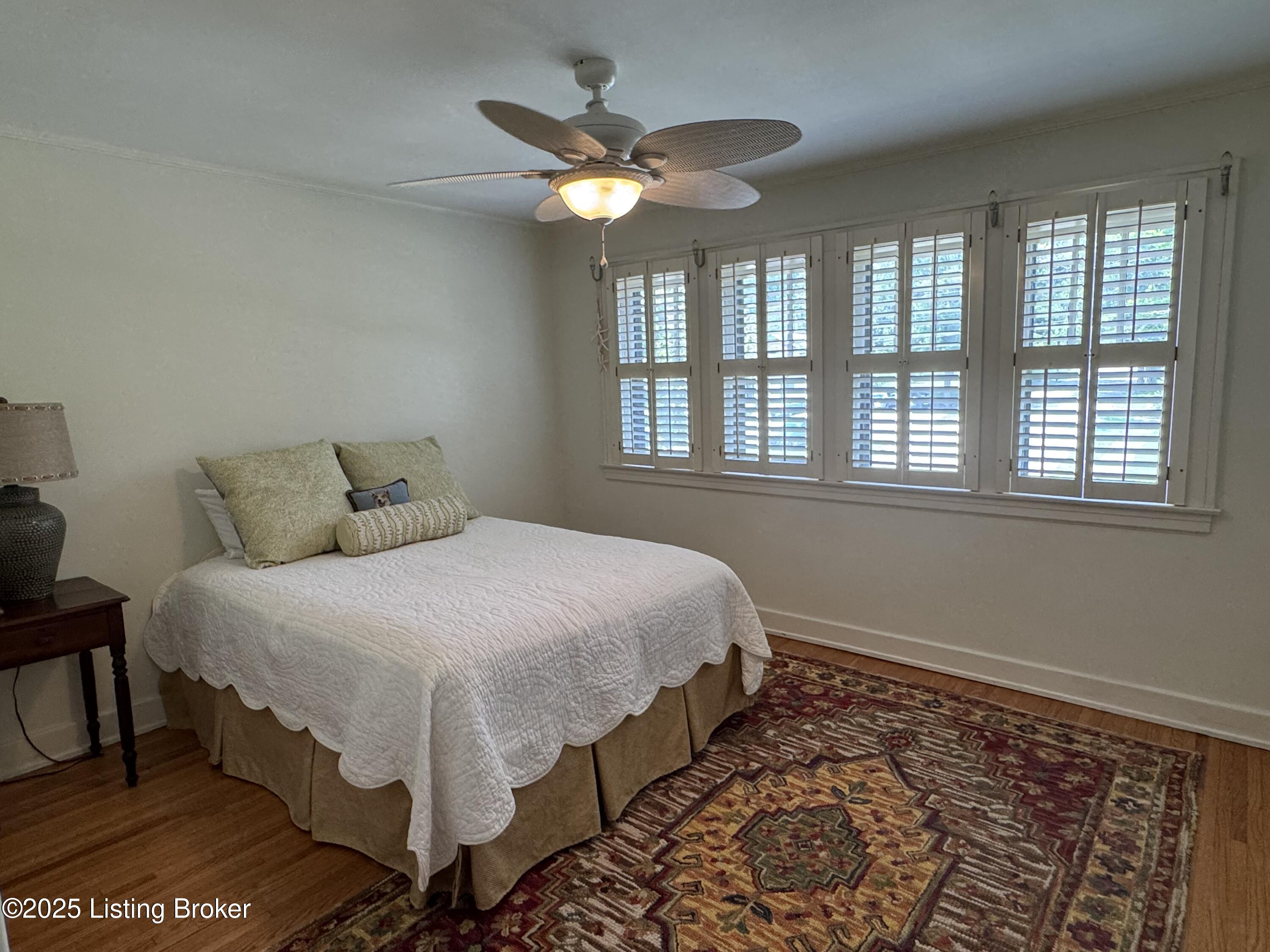 1402 Main St