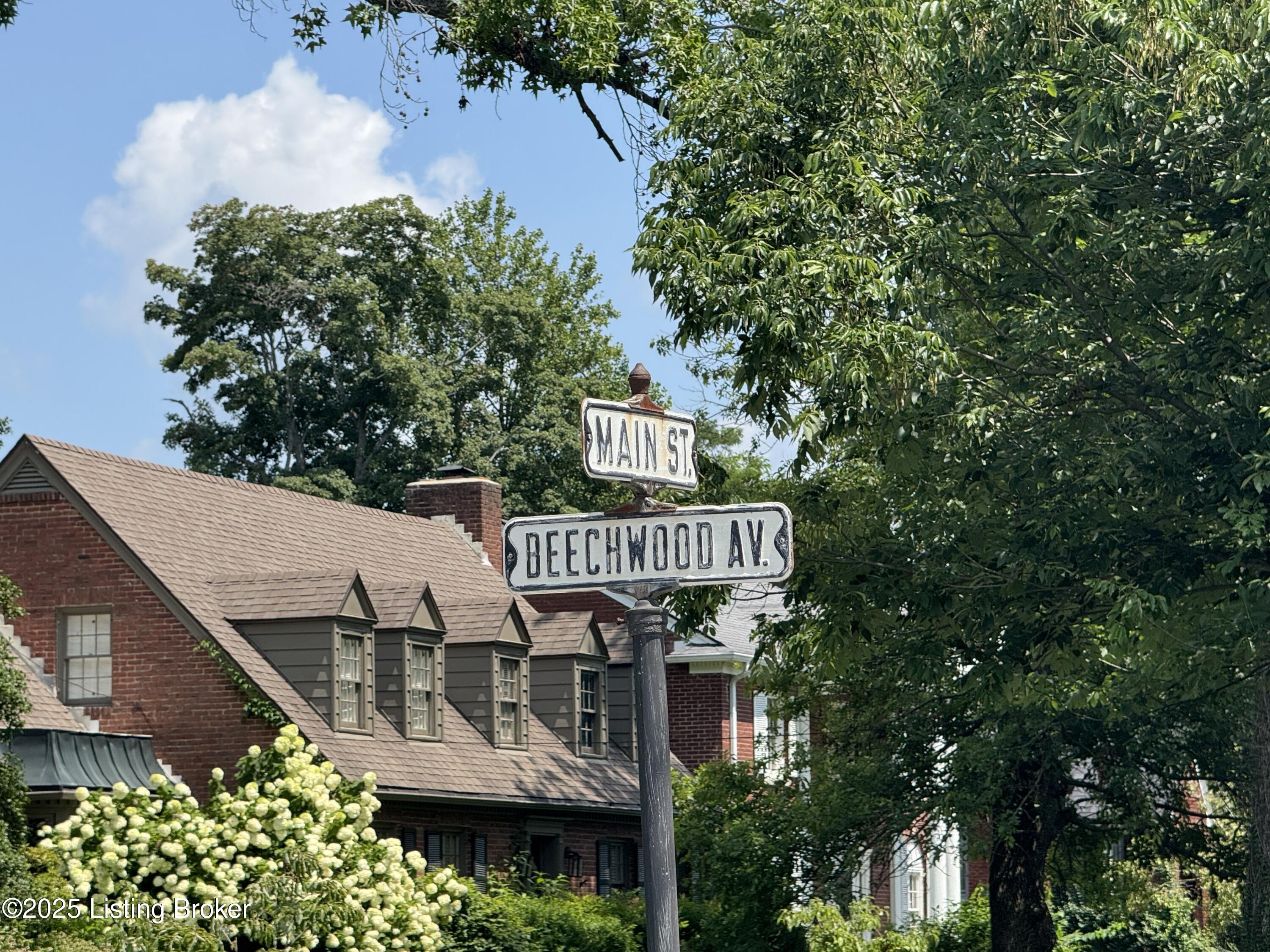 1402 Main St
