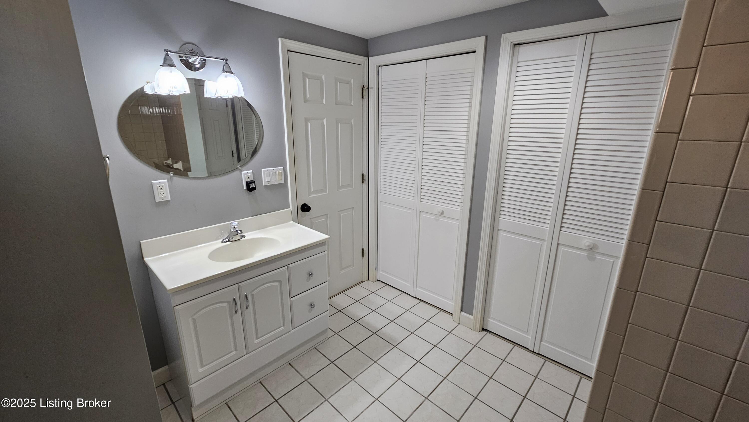 8113 Rome Beauty Way