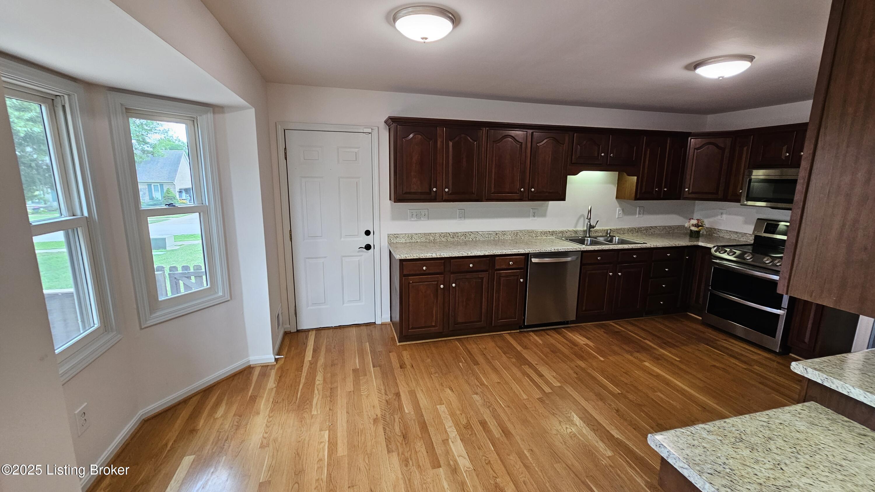 8113 Rome Beauty Way