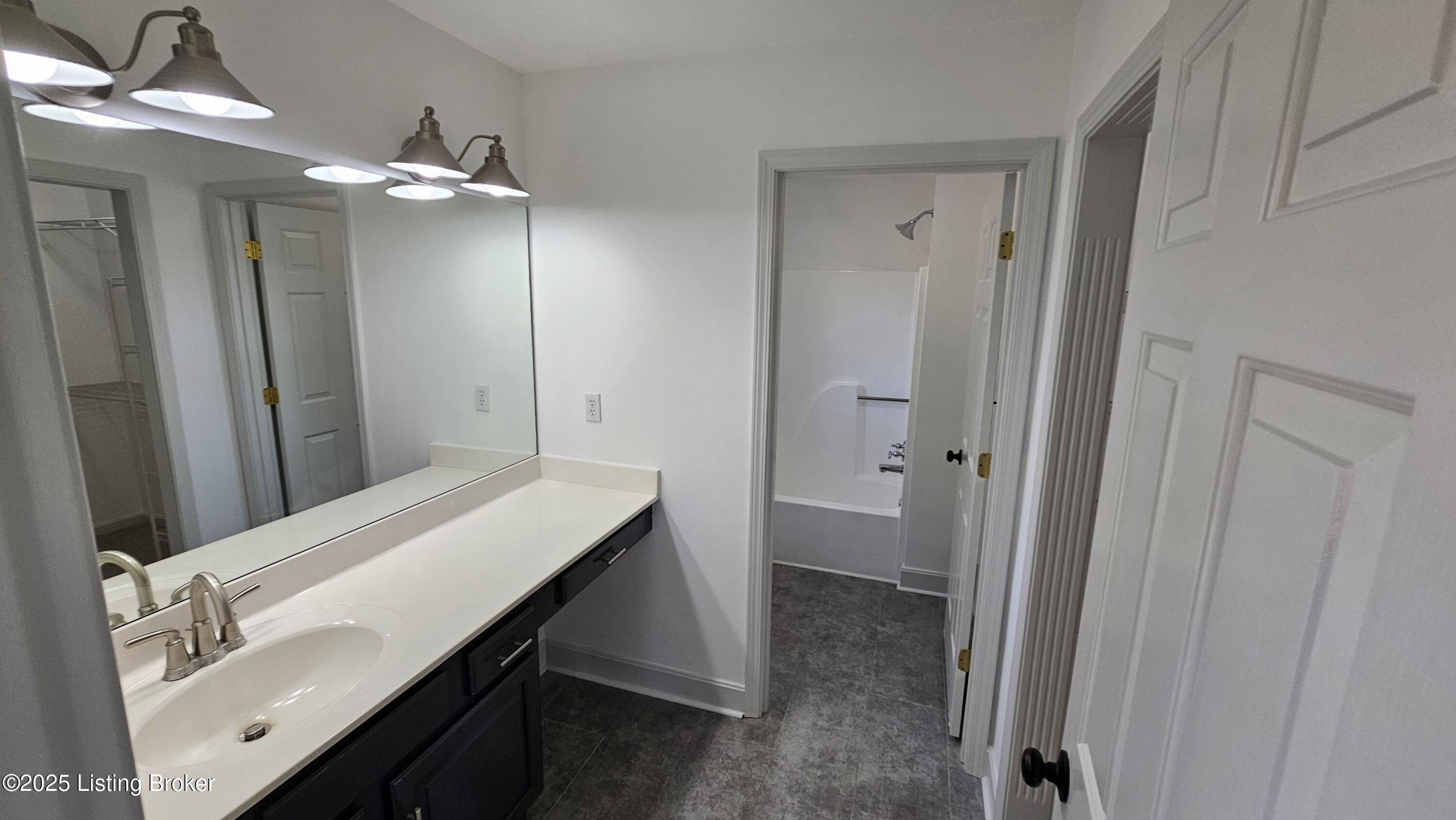 8113 Rome Beauty Way