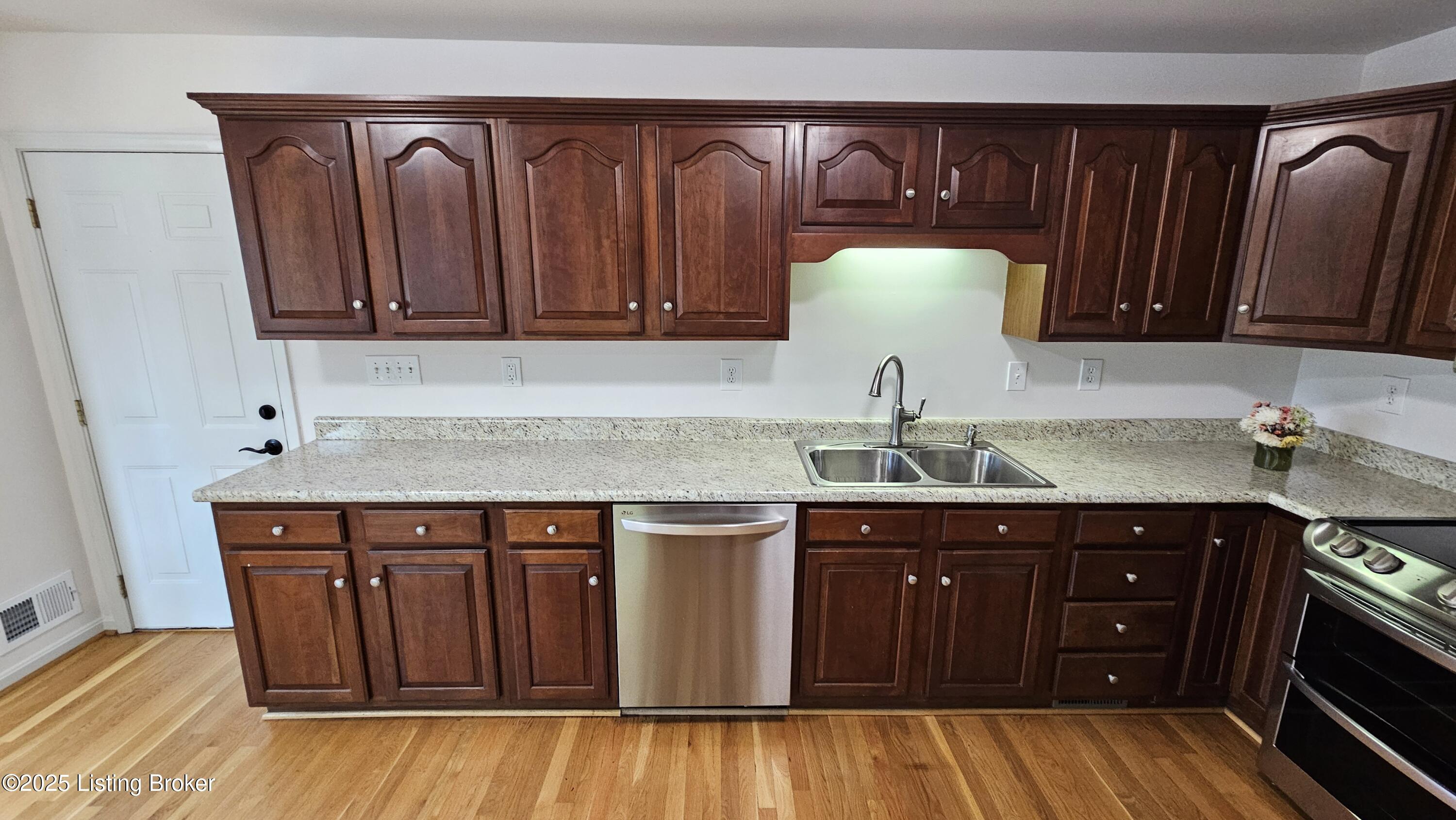 8113 Rome Beauty Way