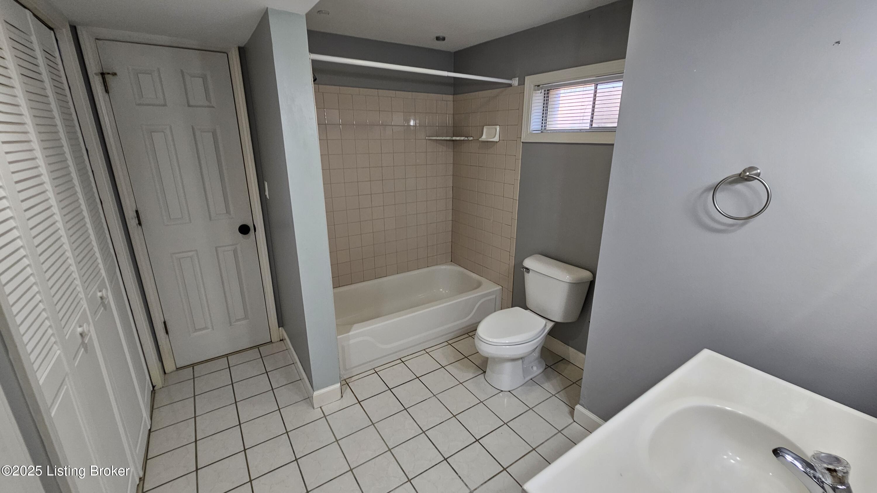 8113 Rome Beauty Way