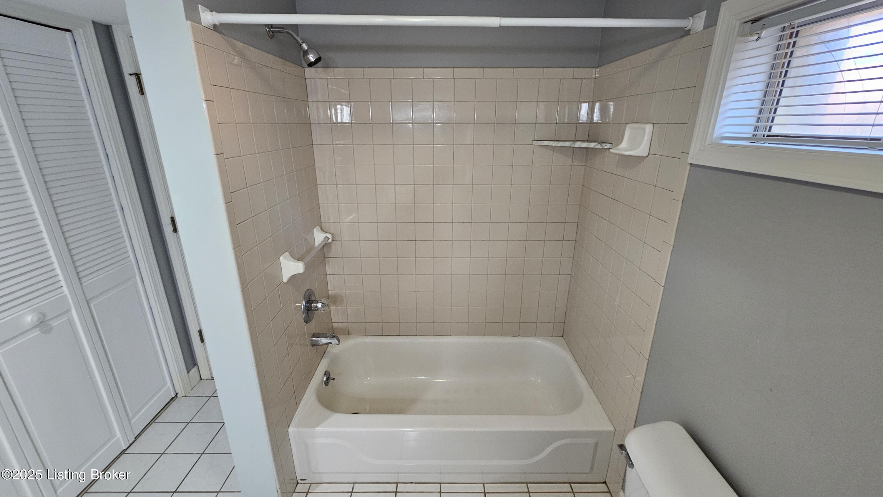 8113 Rome Beauty Way