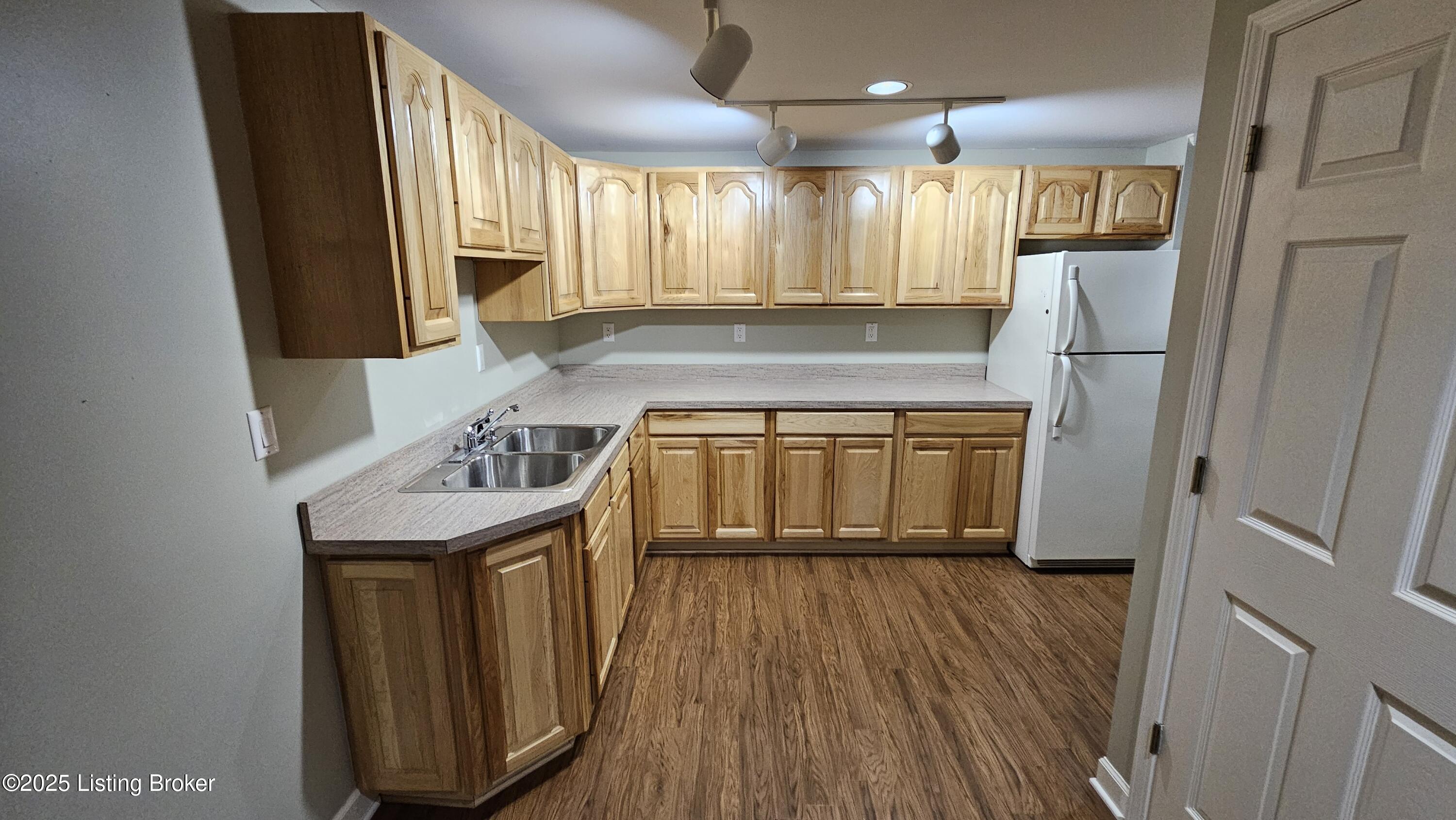 8113 Rome Beauty Way