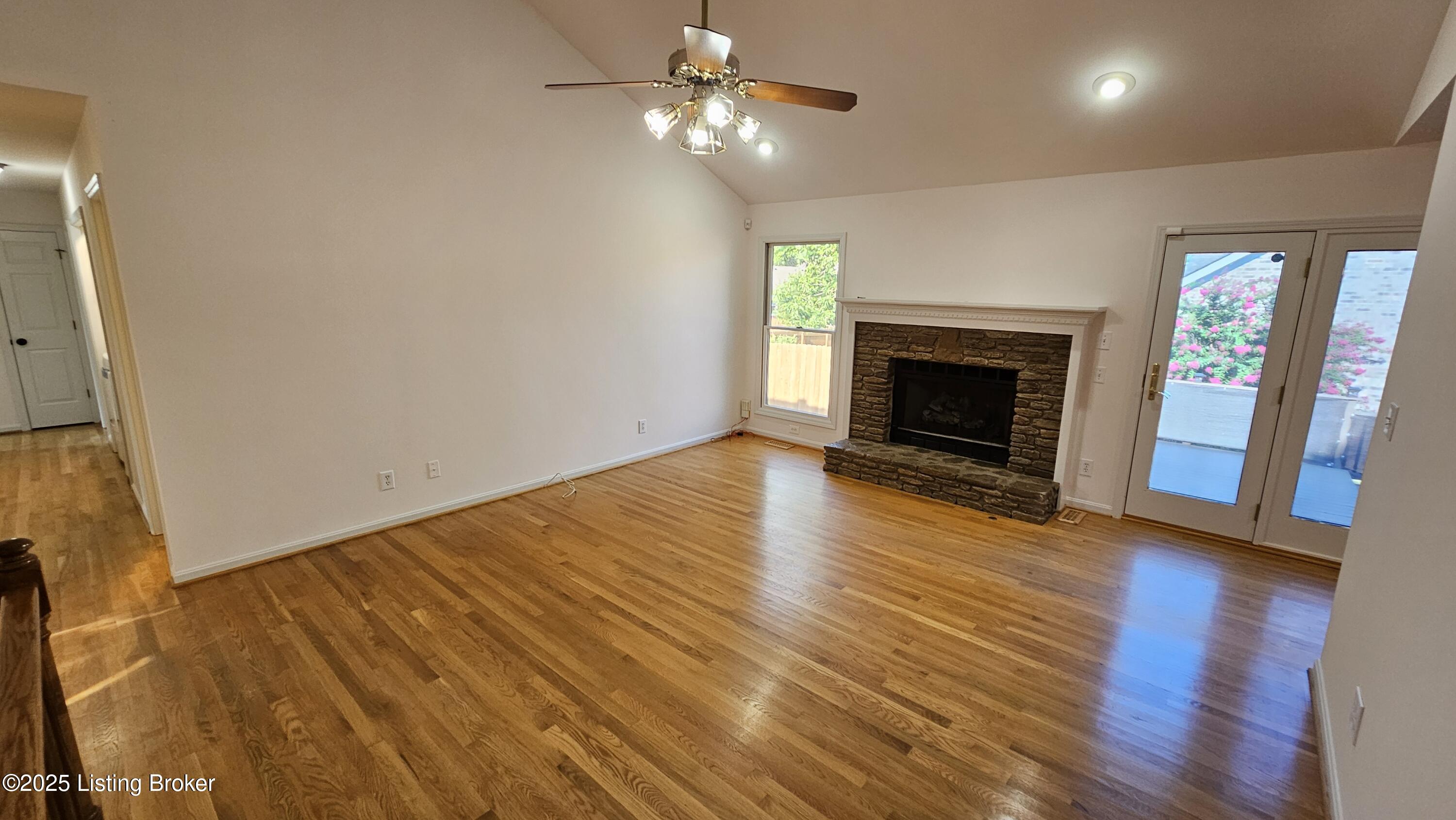 8113 Rome Beauty Way
