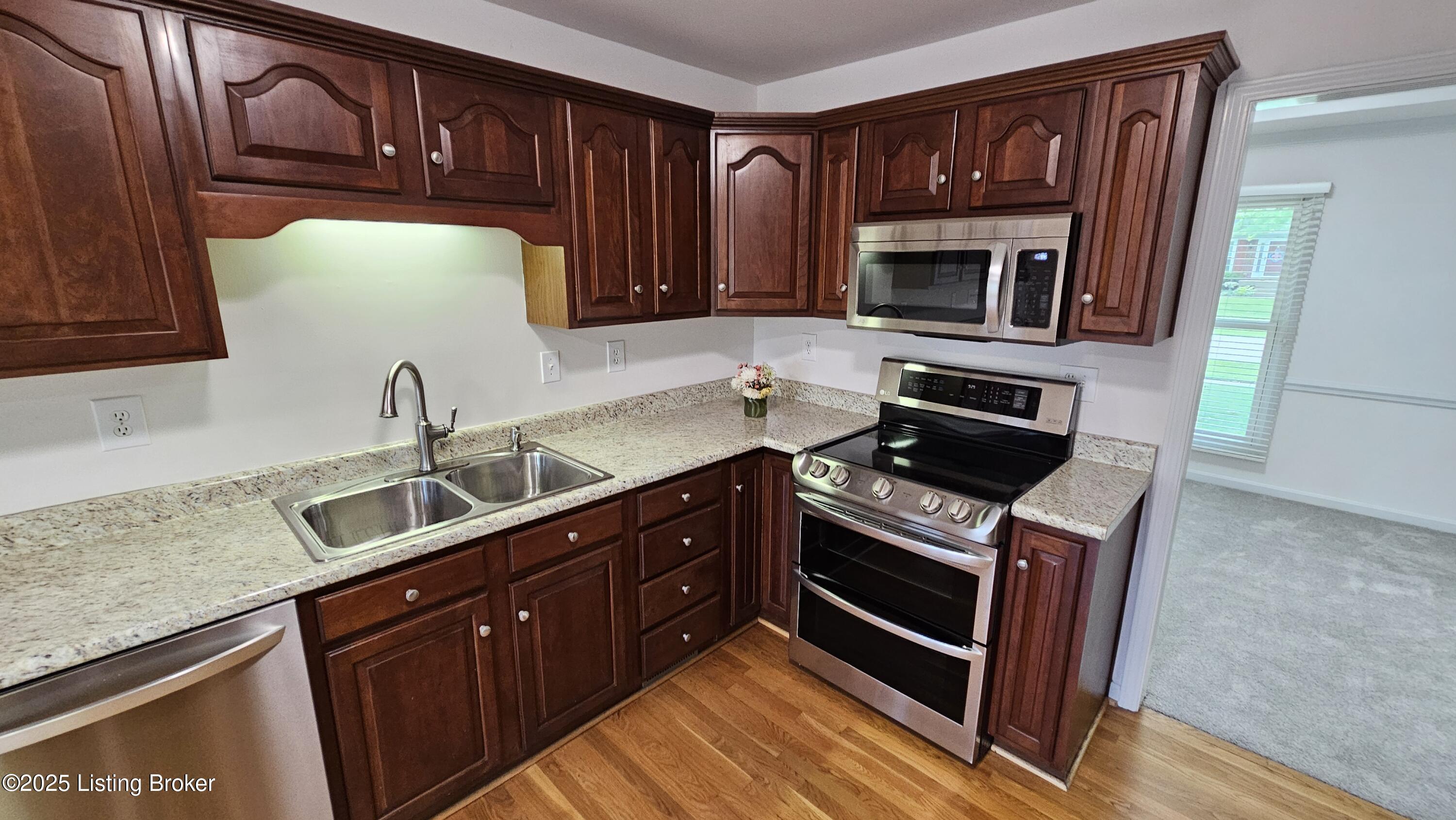 8113 Rome Beauty Way