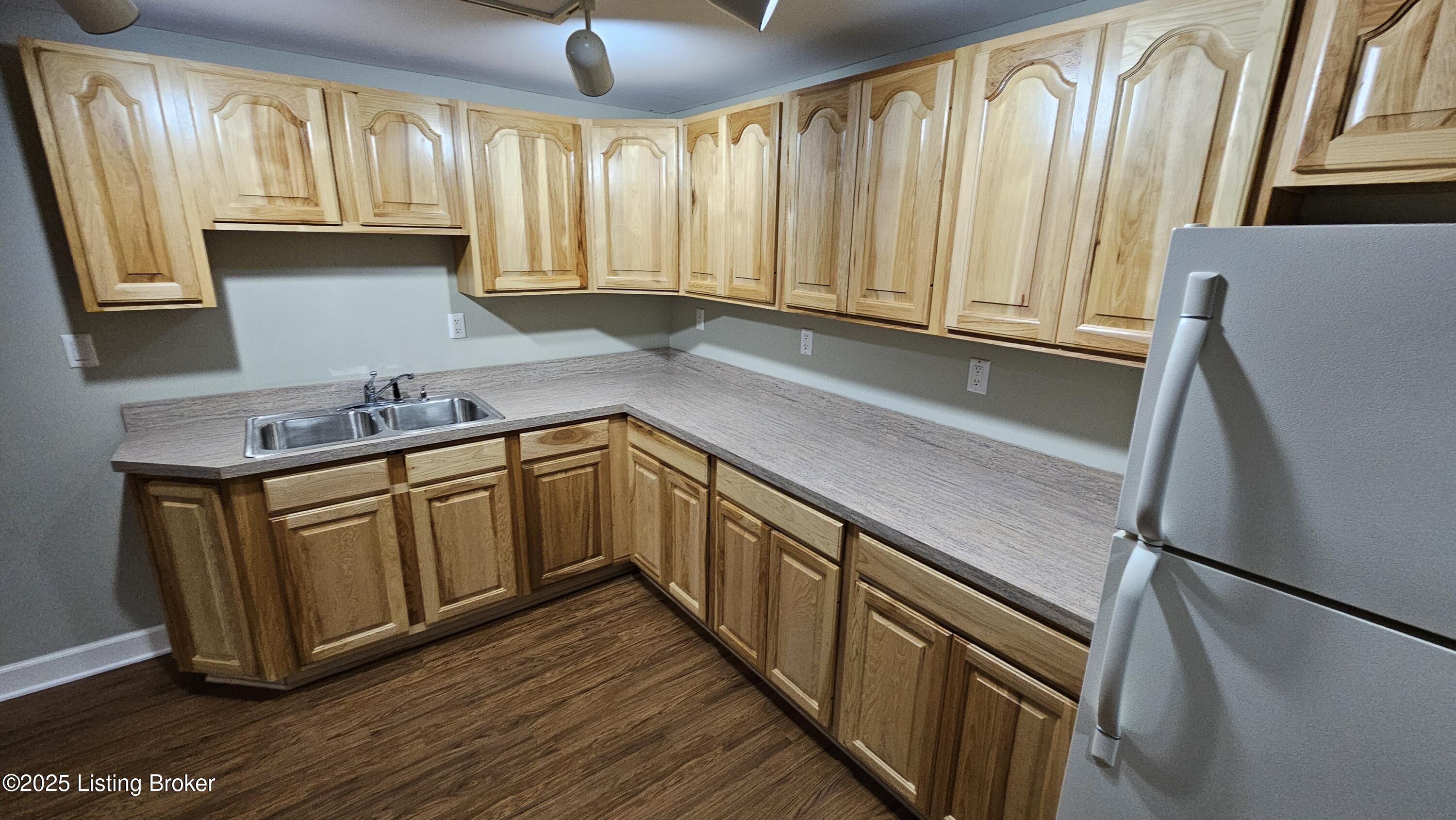 8113 Rome Beauty Way