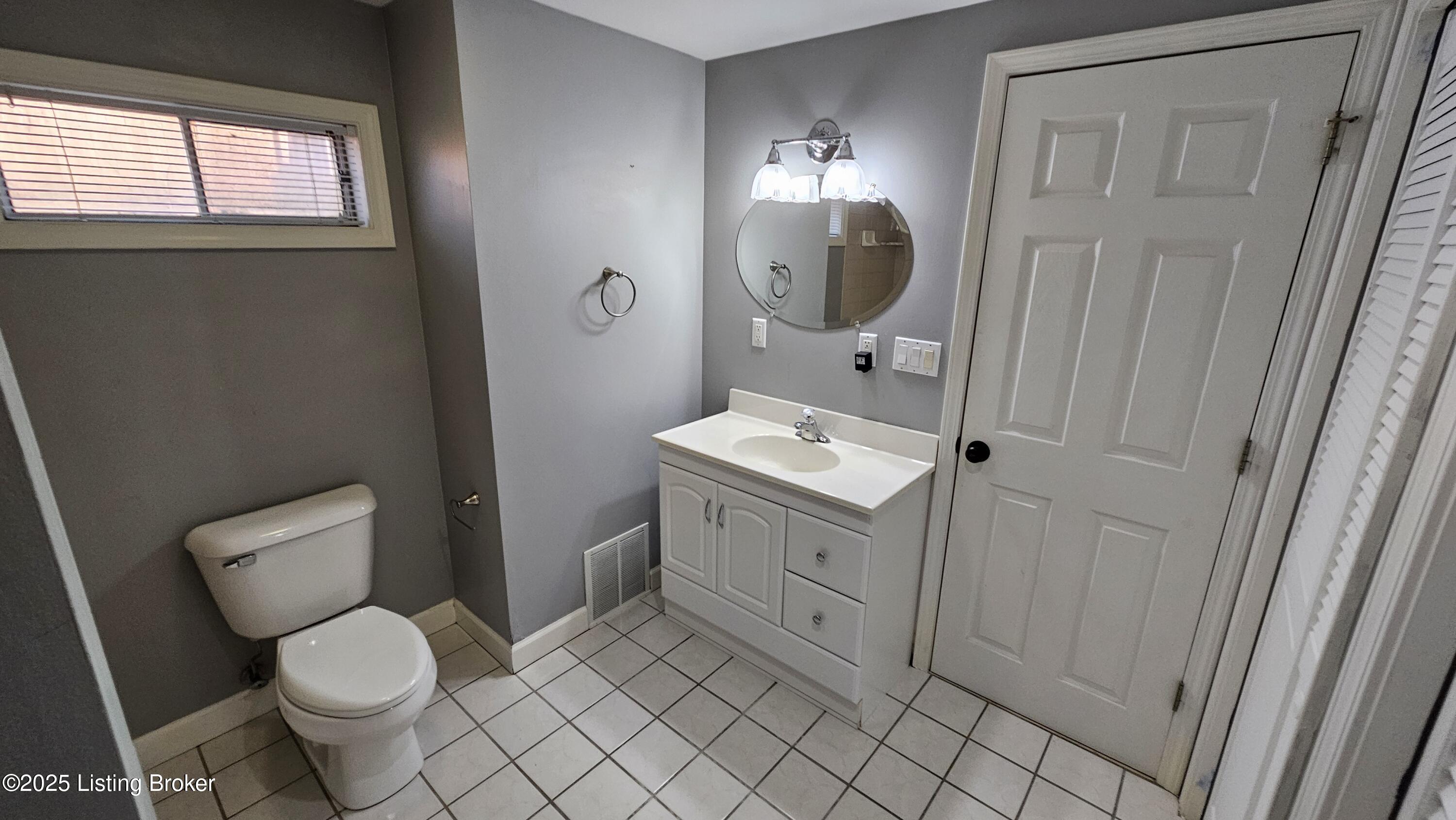8113 Rome Beauty Way