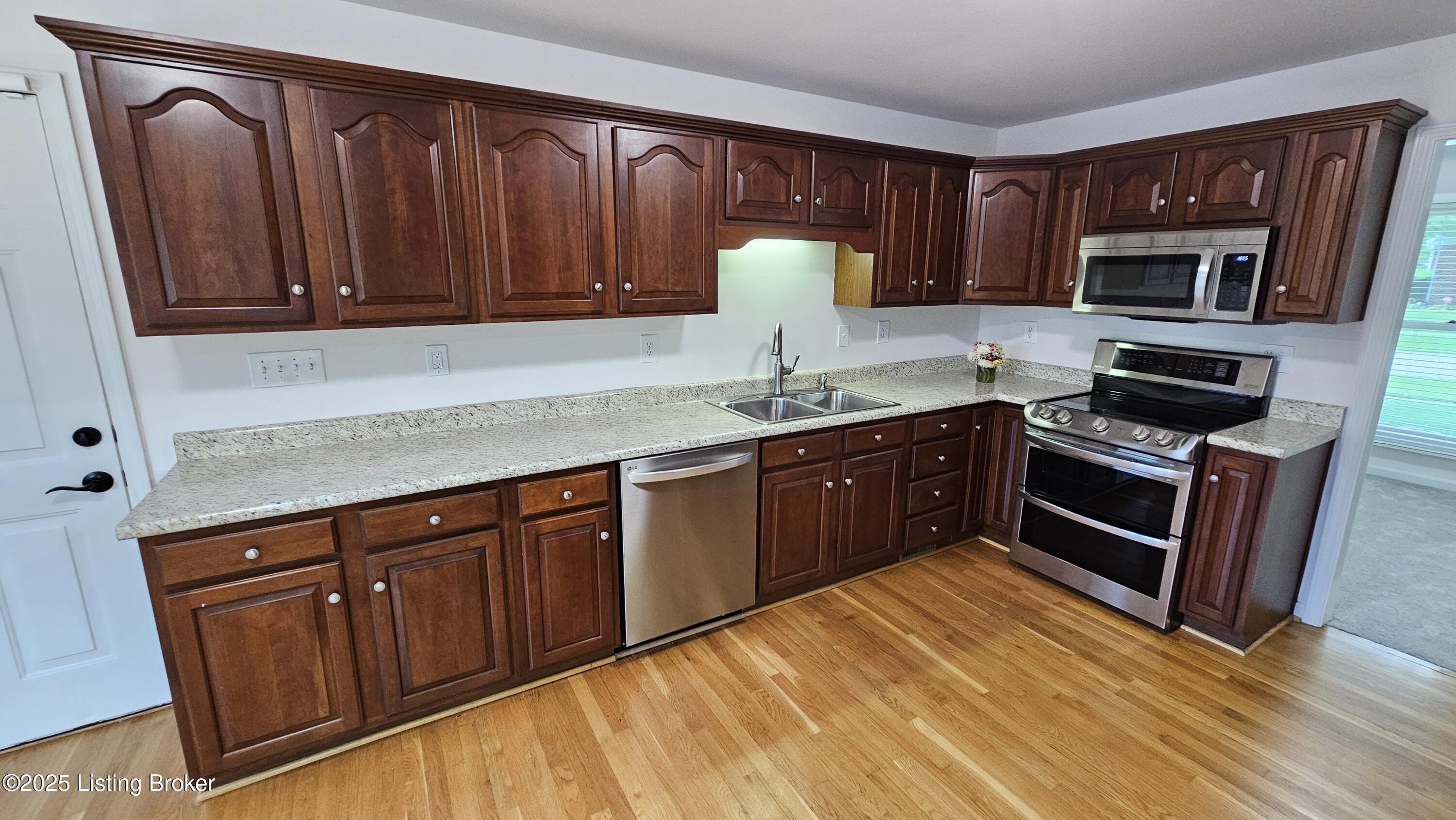 8113 Rome Beauty Way