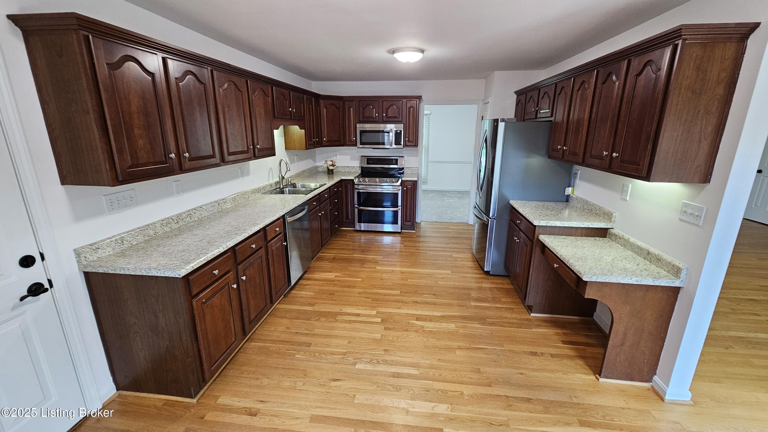 8113 Rome Beauty Way