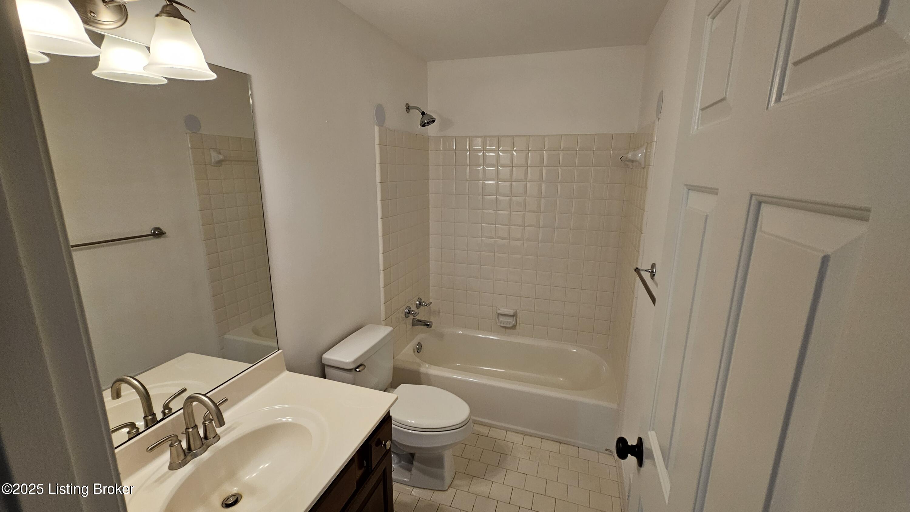 8113 Rome Beauty Way