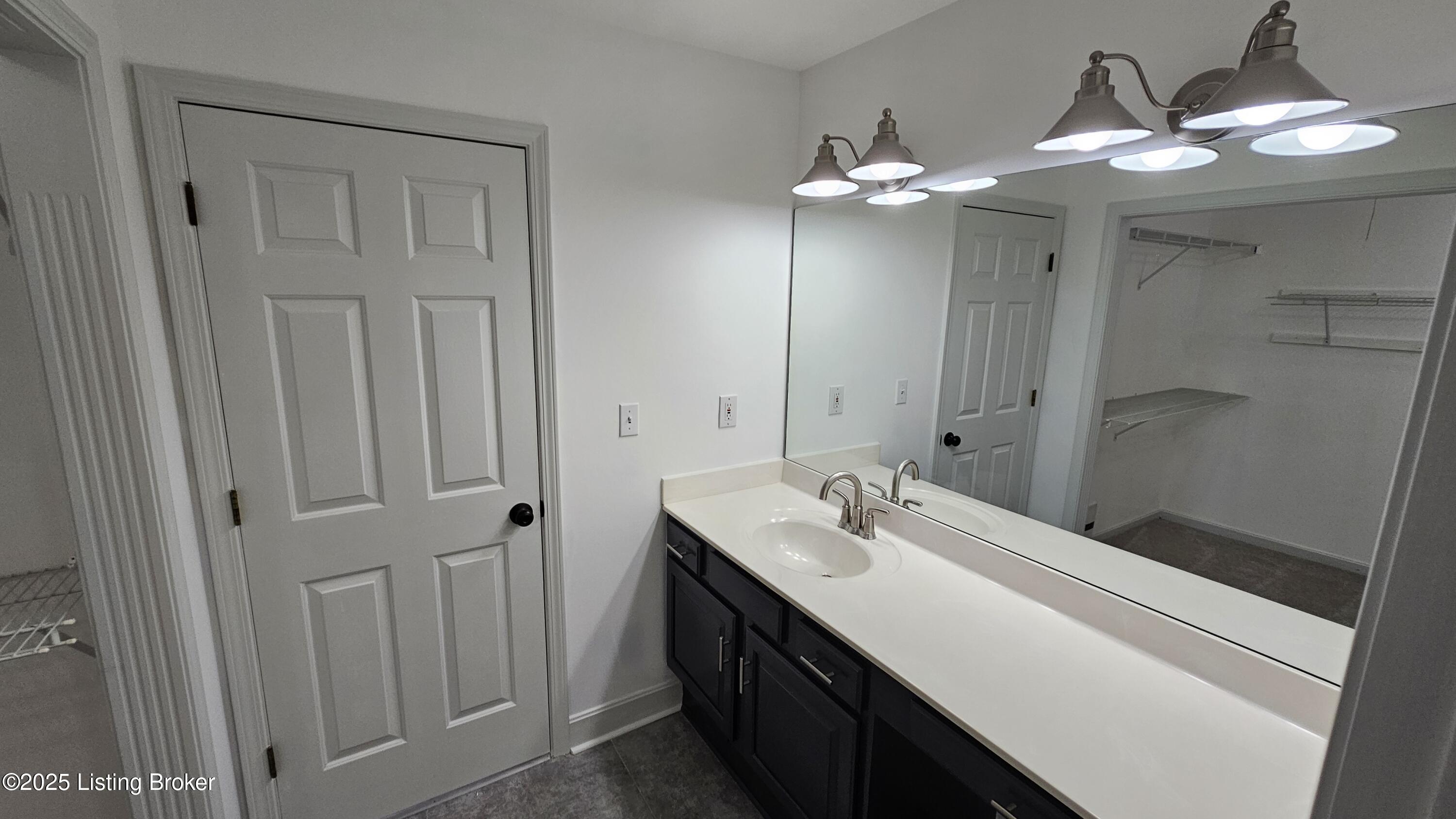 8113 Rome Beauty Way