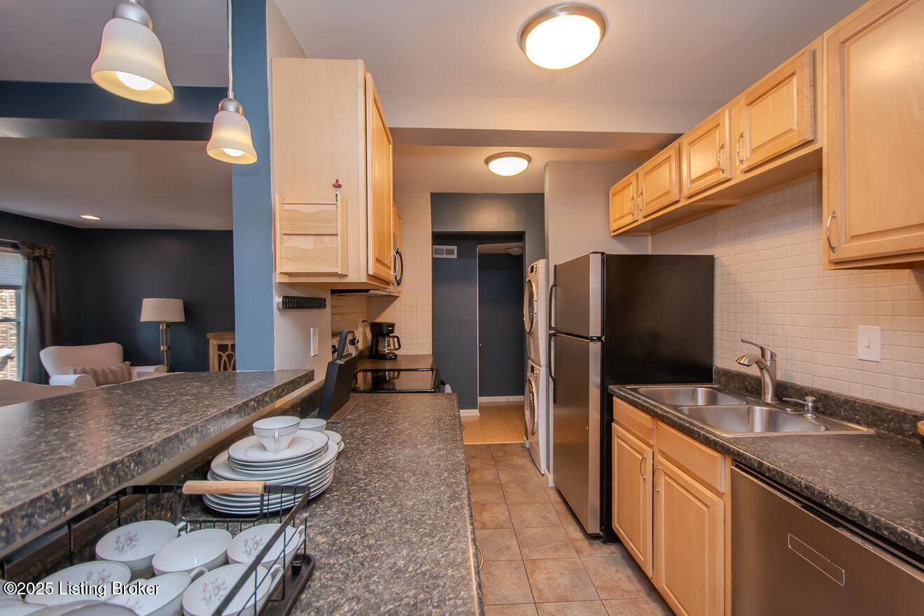 1856 Frankfort Ave 3