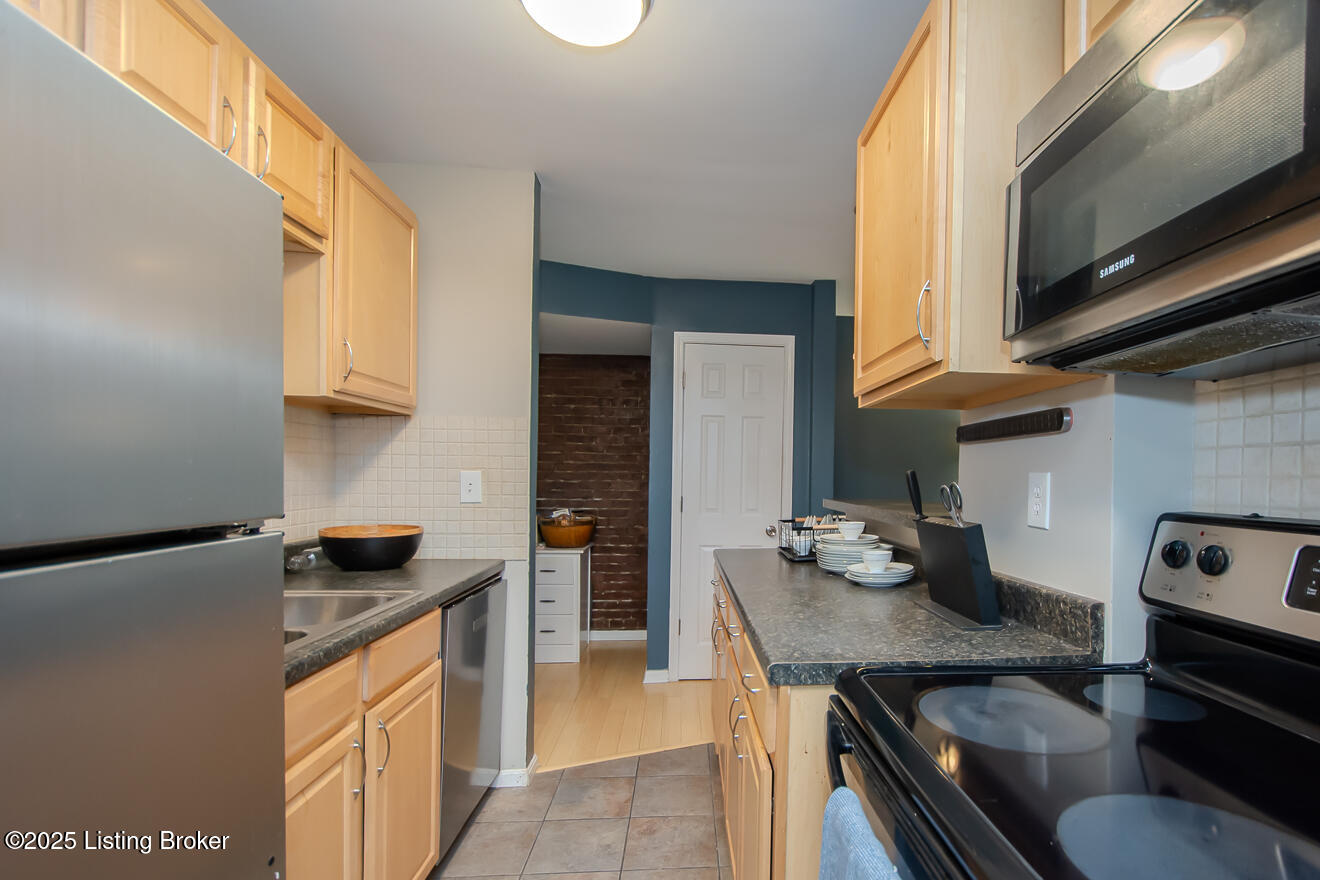 1856 Frankfort Ave 3