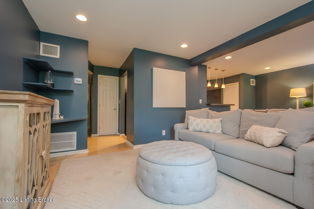 1856 Frankfort Ave 3