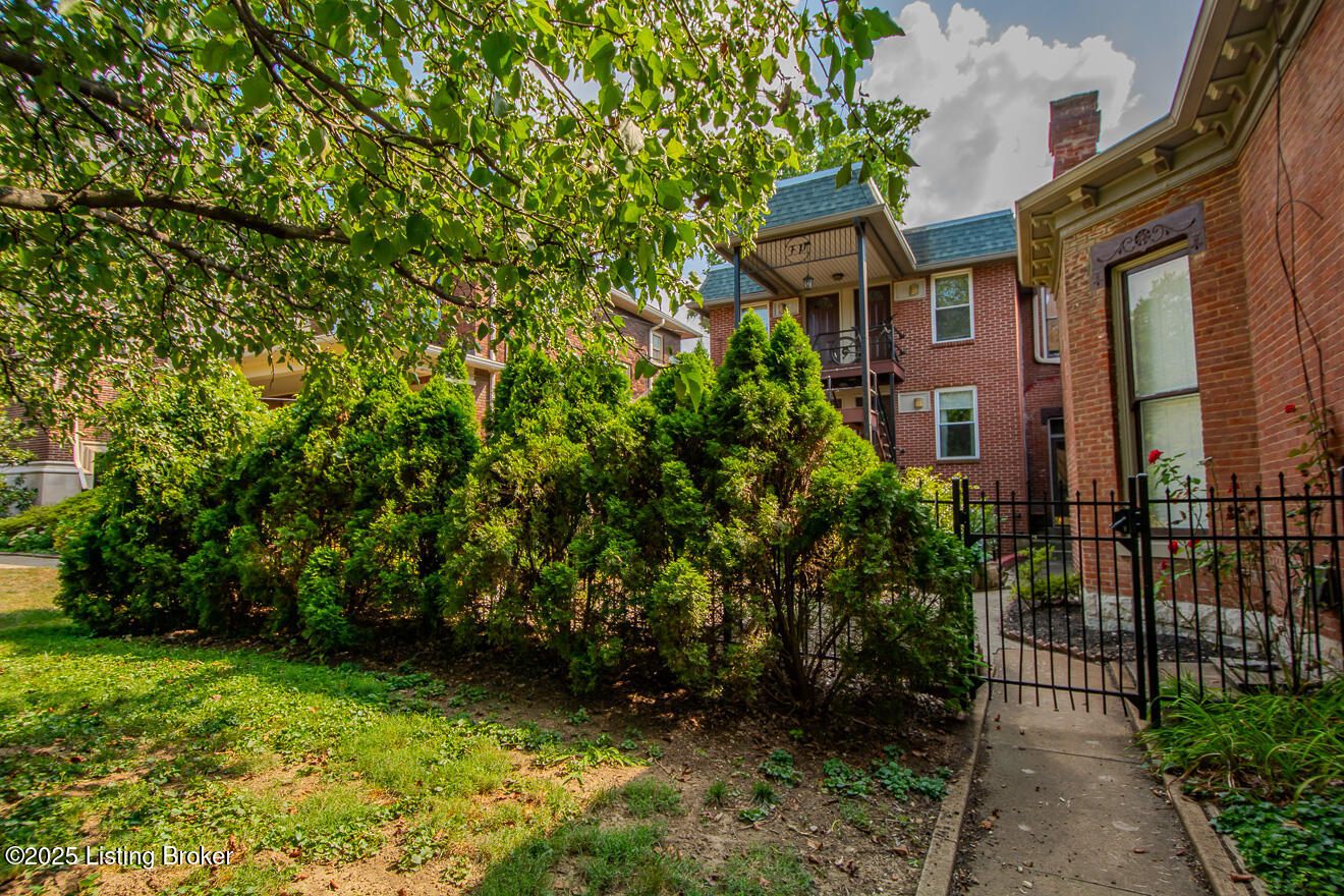 1856 Frankfort Ave 3