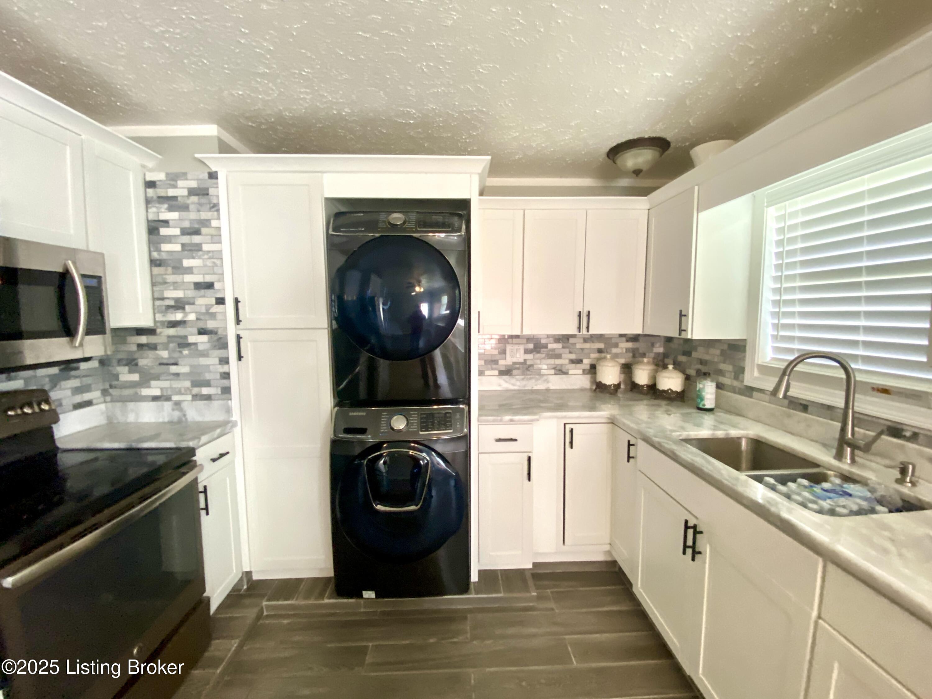 608 Glengarry Dr