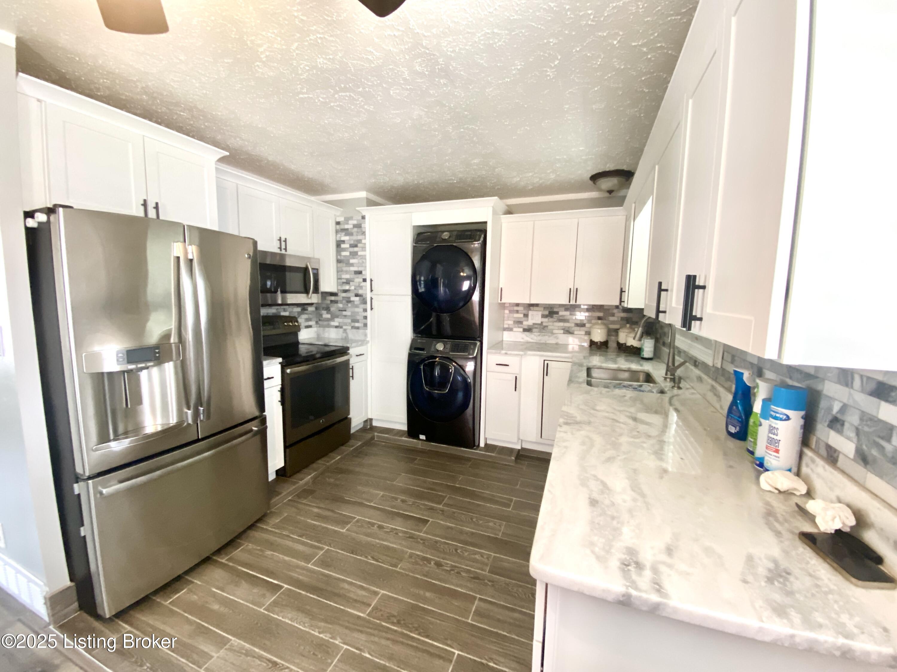 608 Glengarry Dr