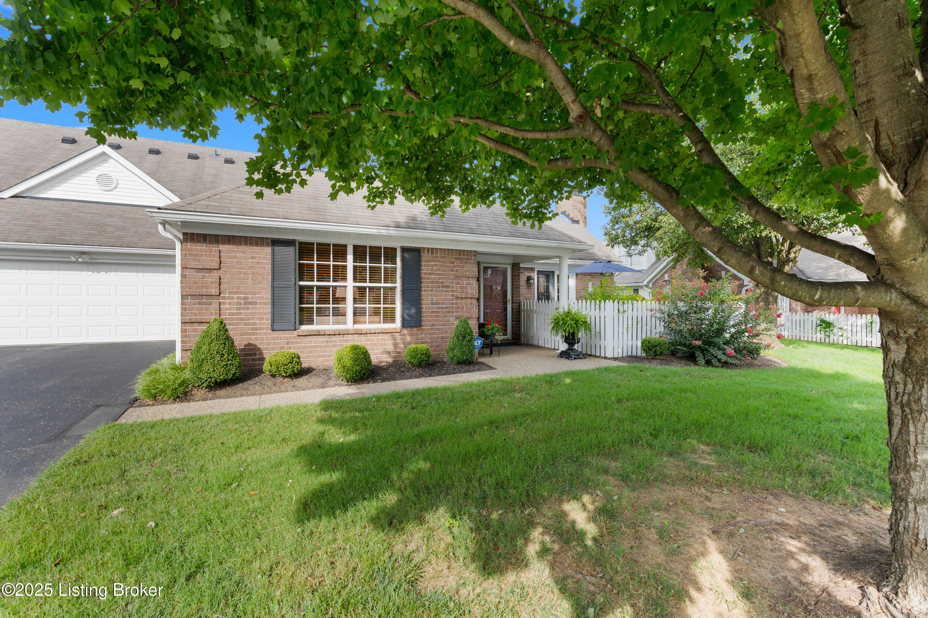1210 Fox Pointe Dr
