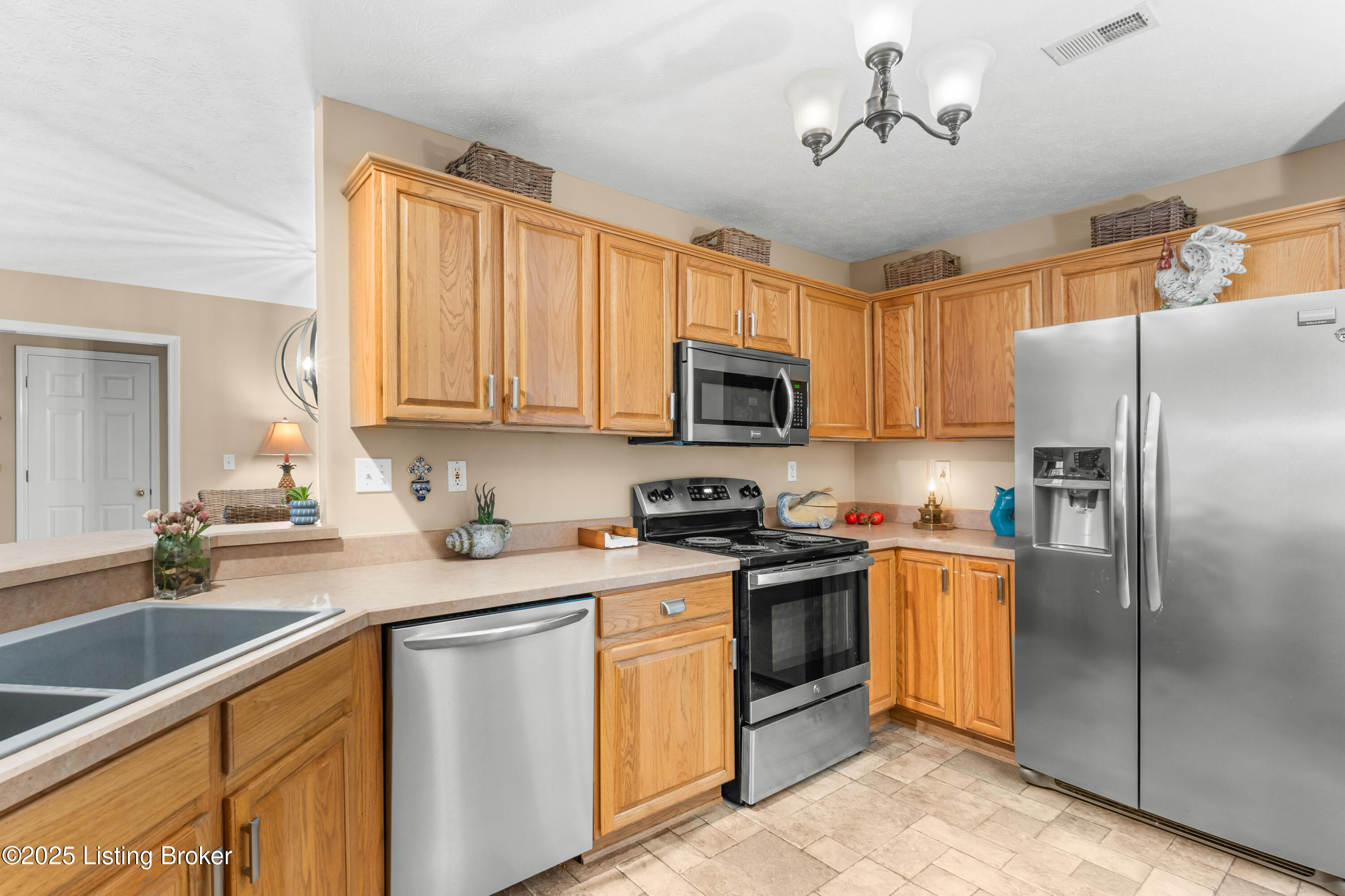 1210 Fox Pointe Dr