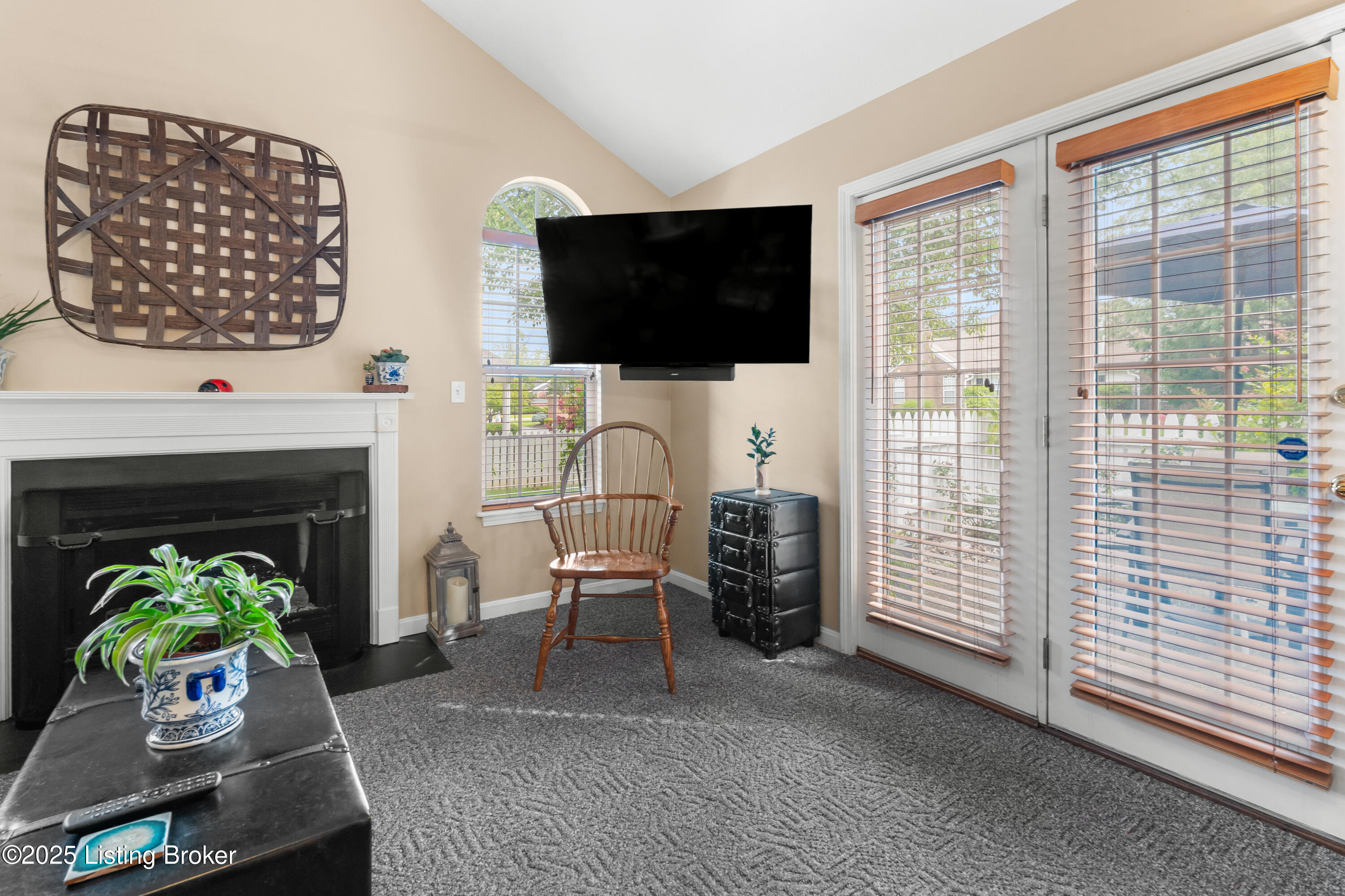 1210 Fox Pointe Dr