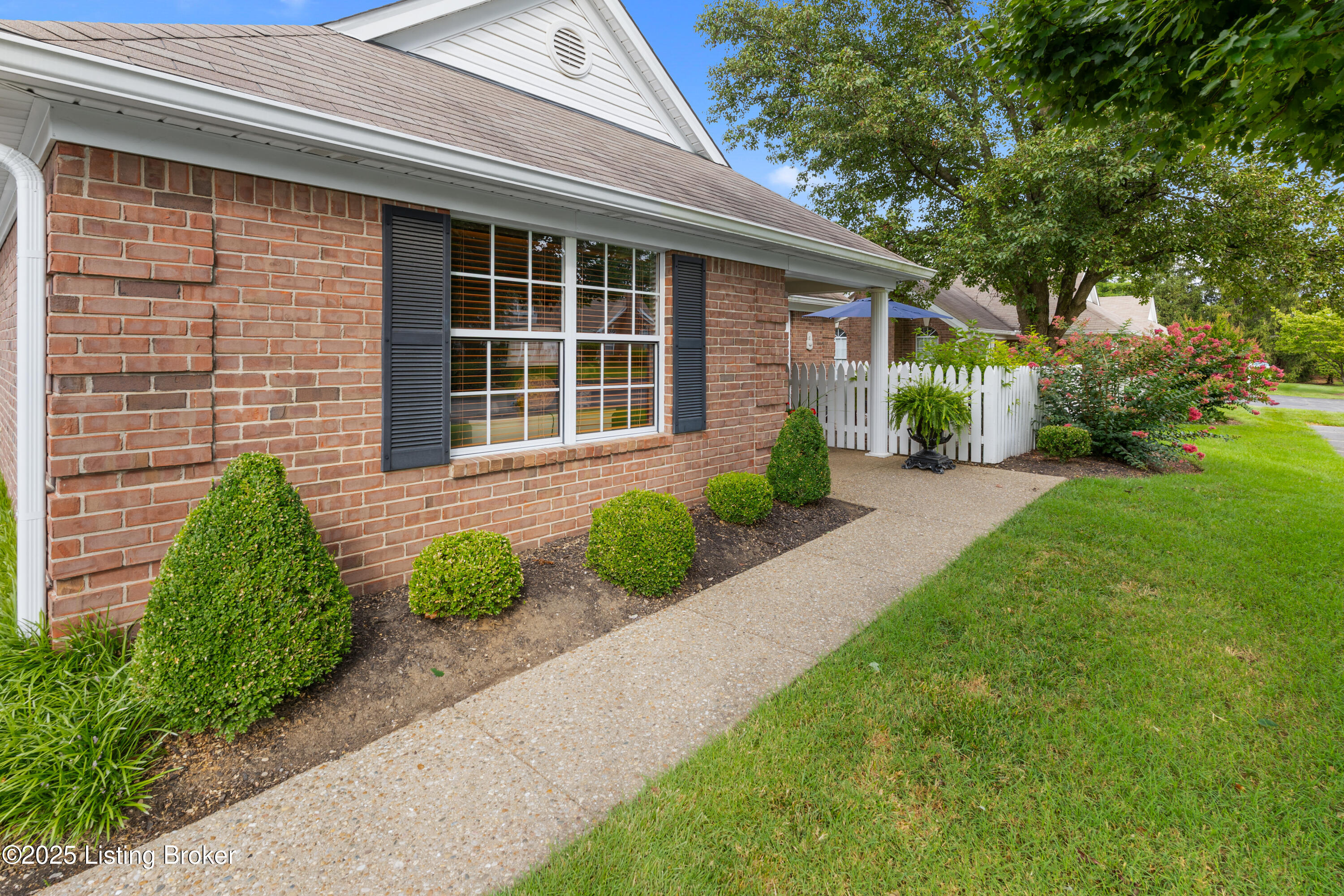 1210 Fox Pointe Dr