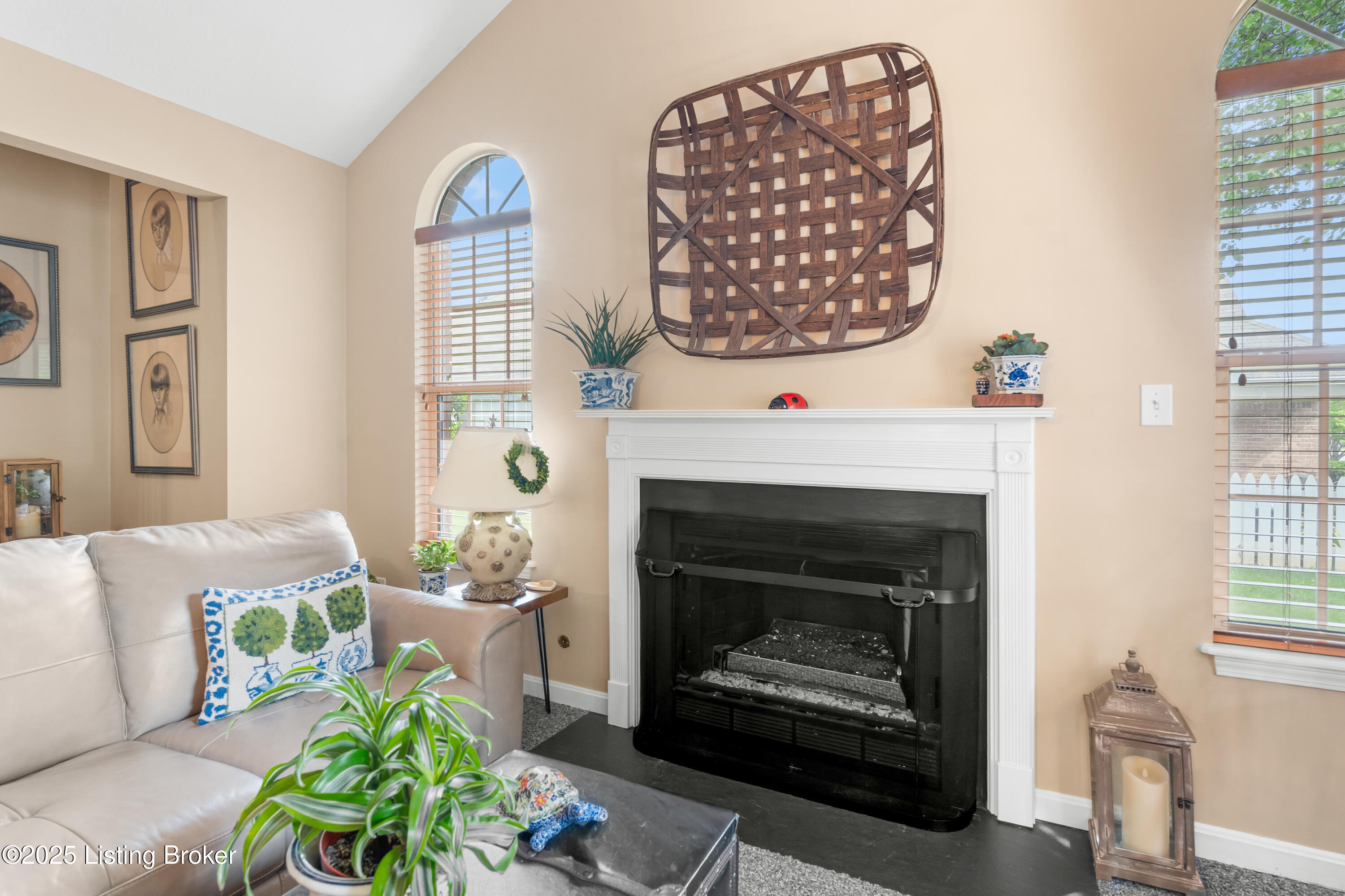 1210 Fox Pointe Dr