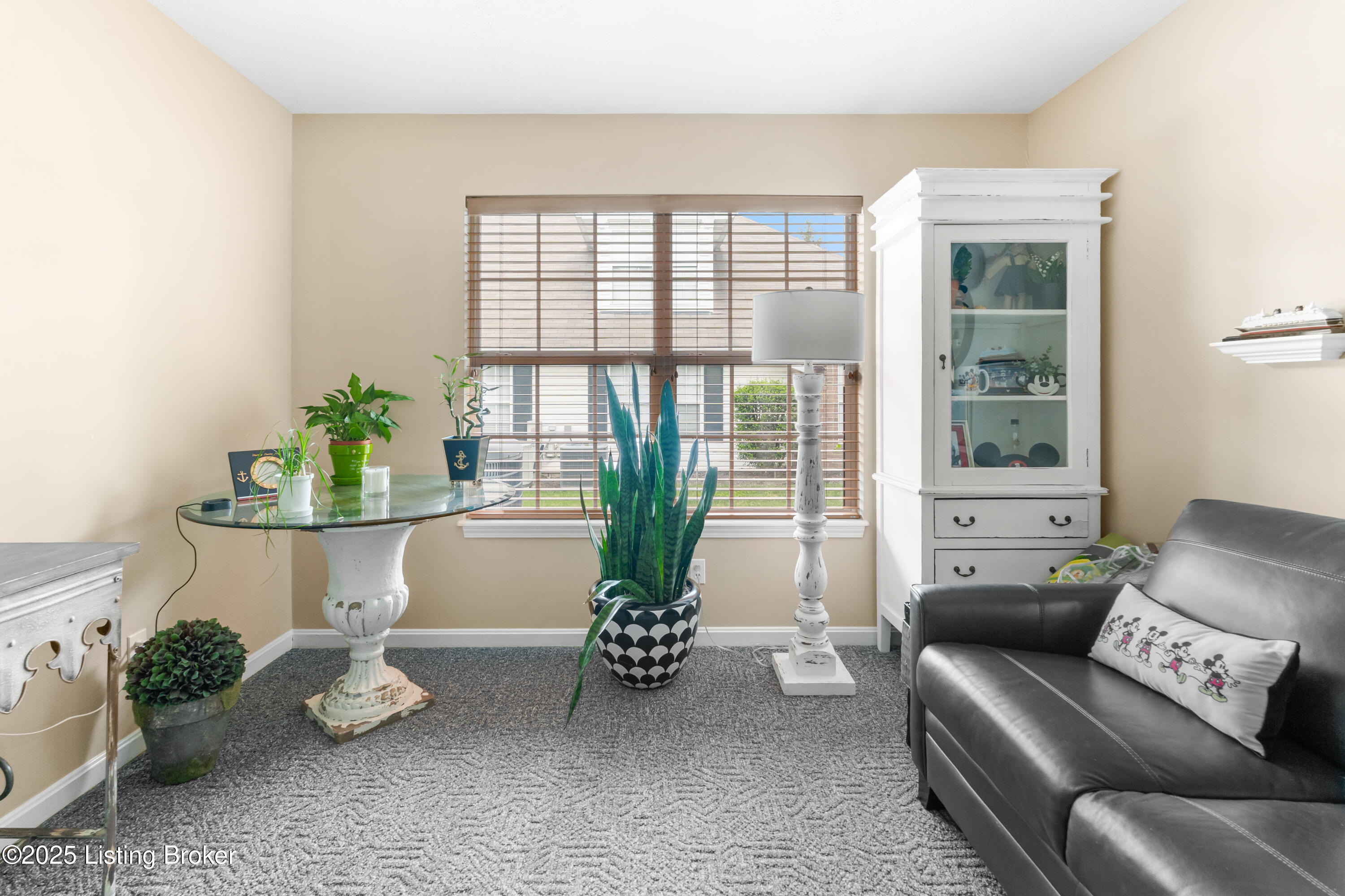 1210 Fox Pointe Dr