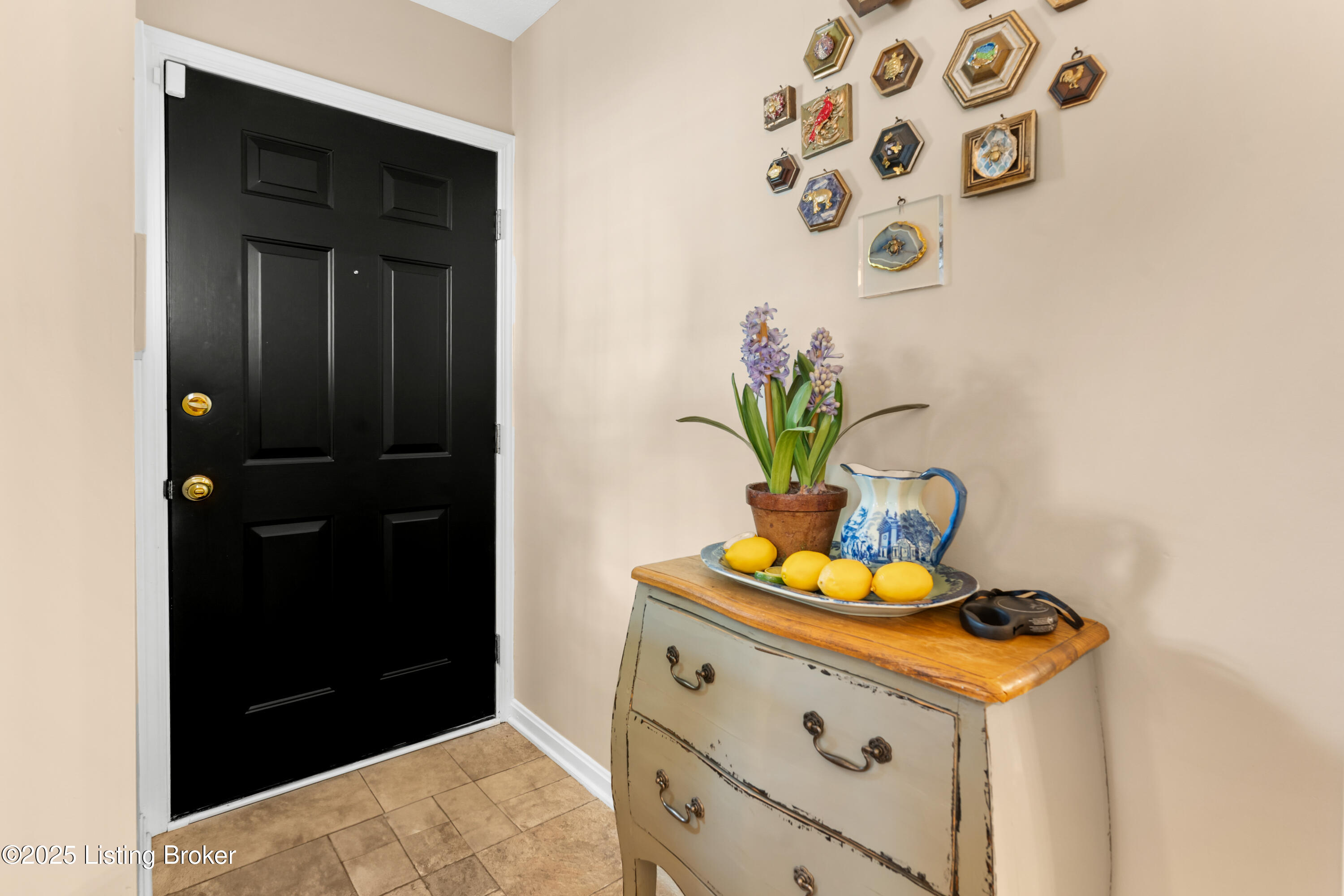 1210 Fox Pointe Dr