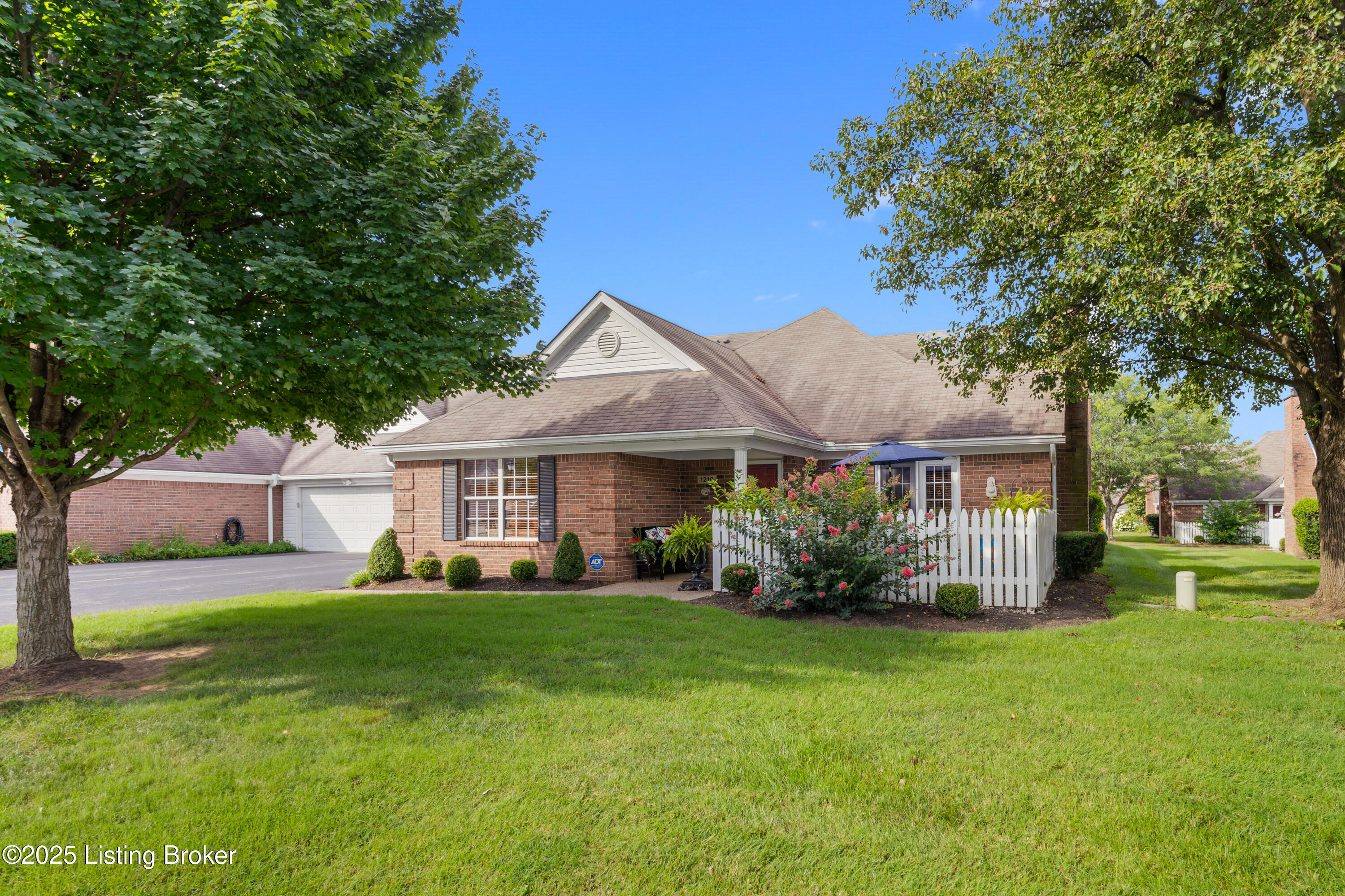 1210 Fox Pointe Dr