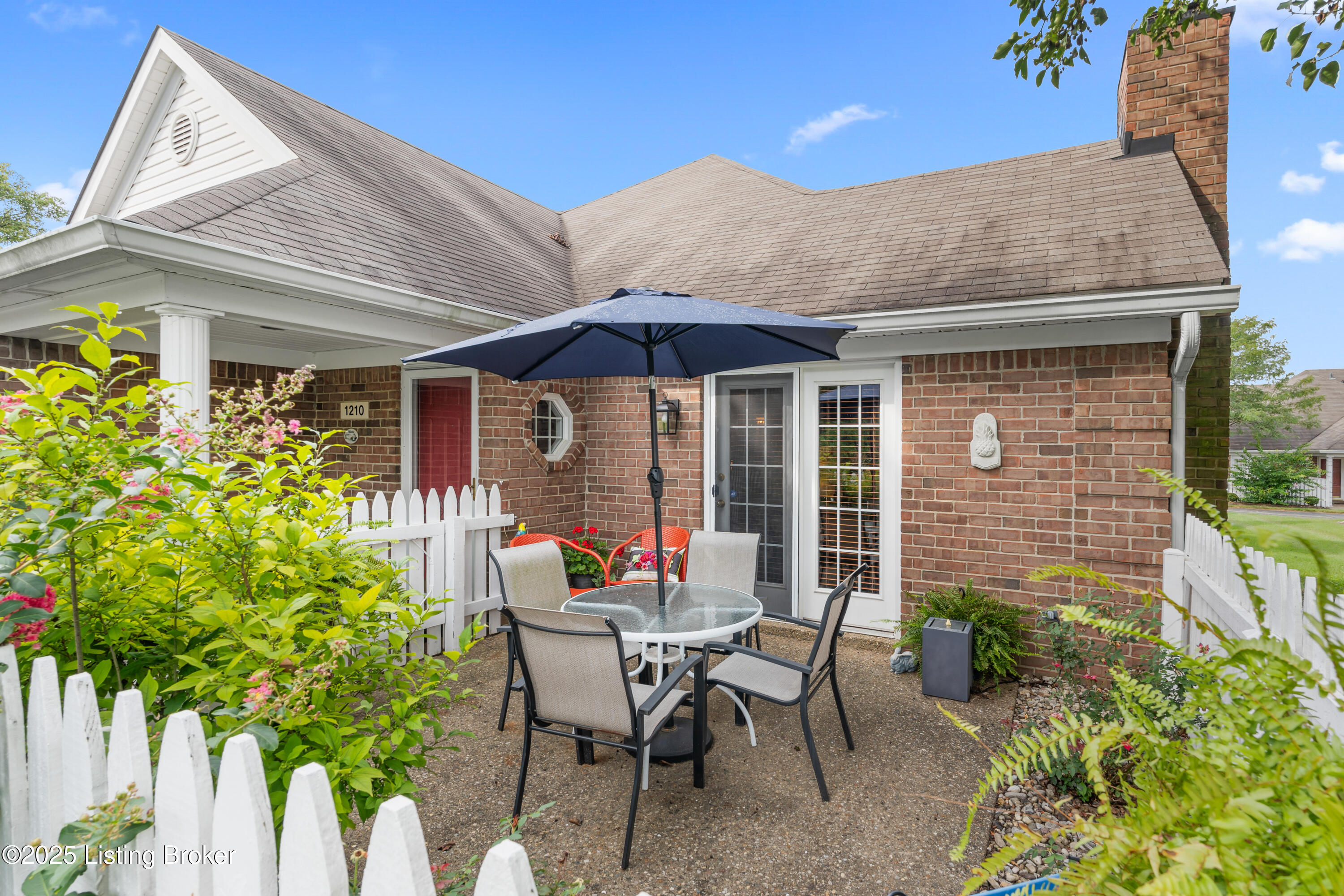1210 Fox Pointe Dr