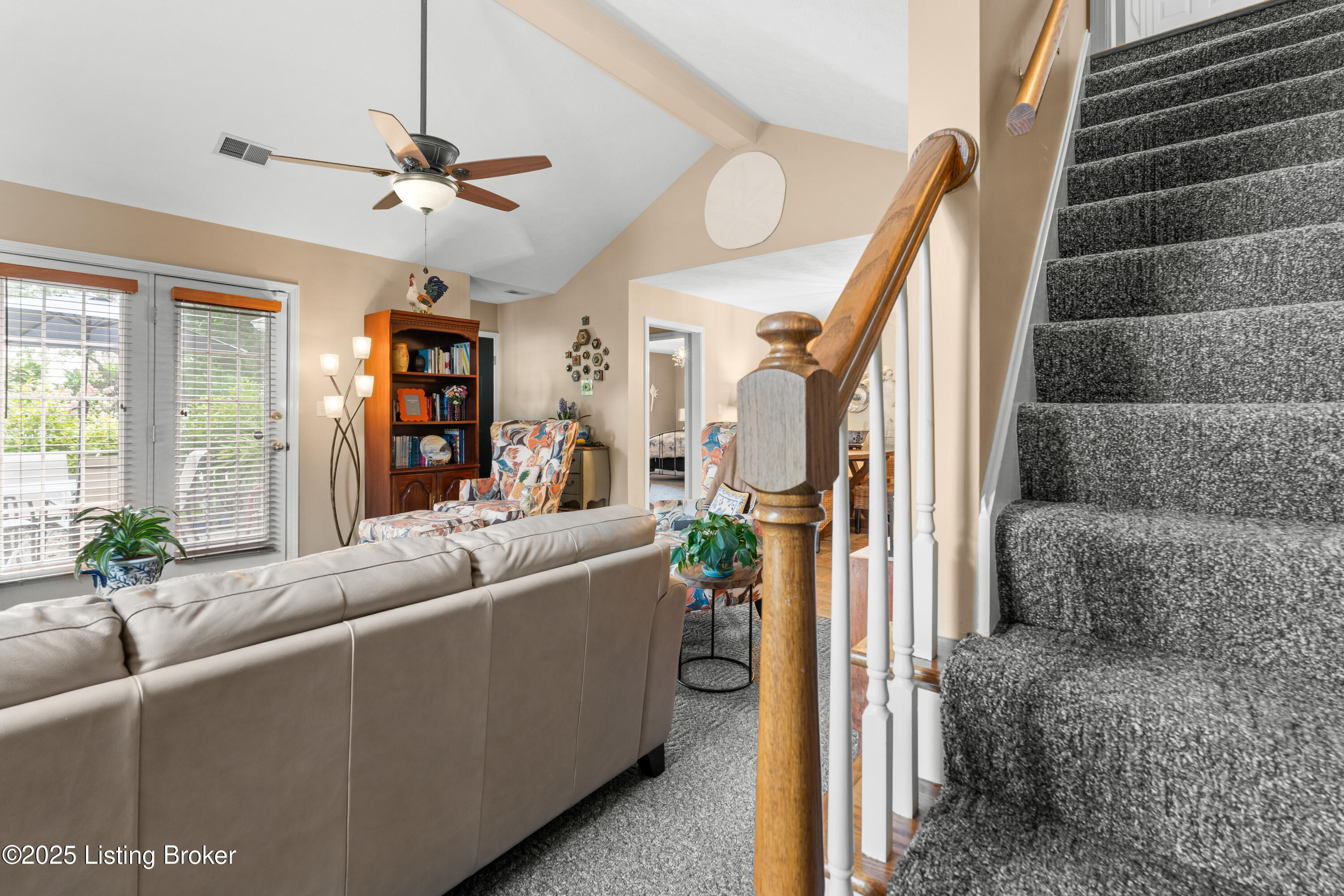 1210 Fox Pointe Dr