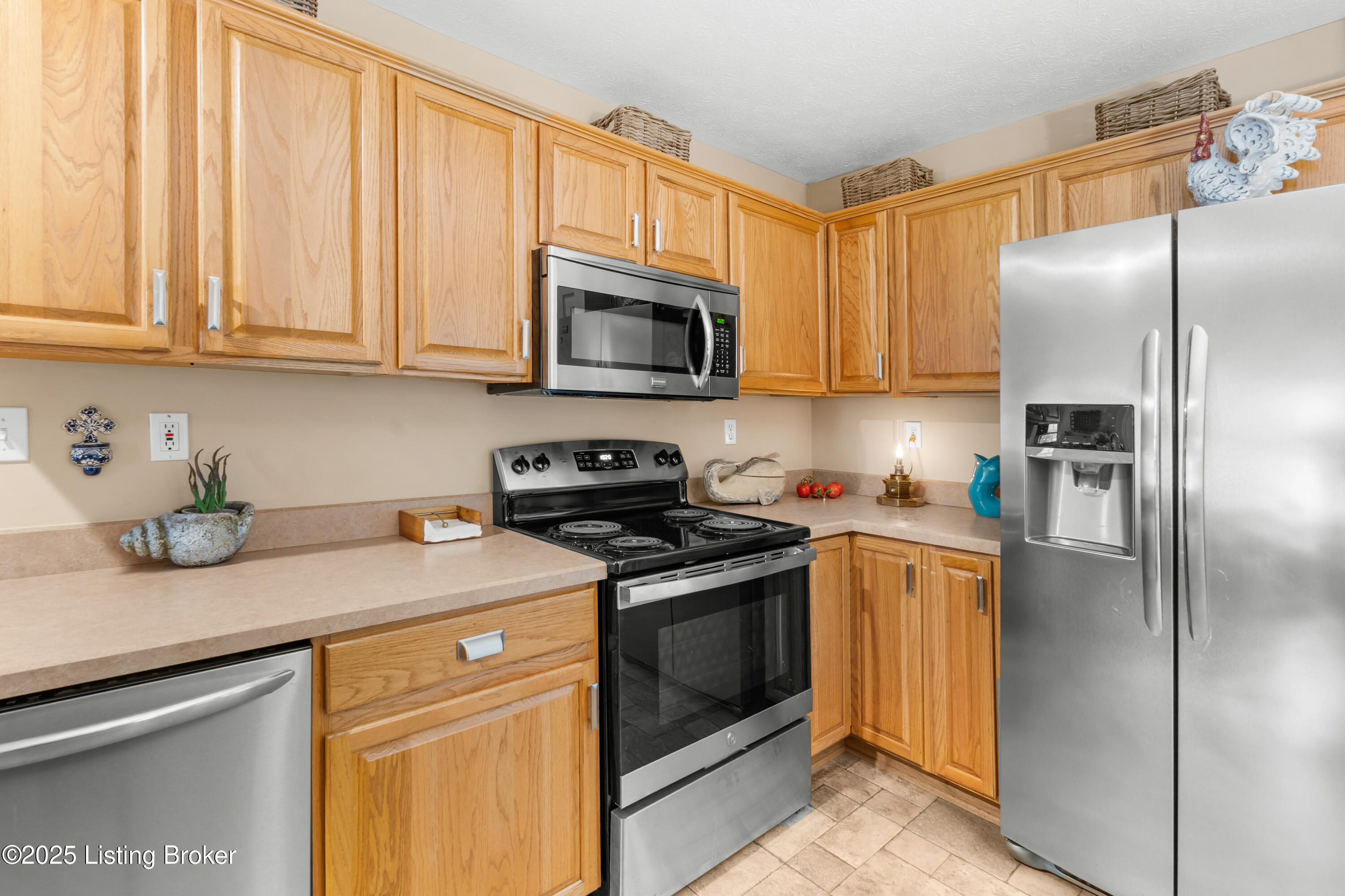 1210 Fox Pointe Dr