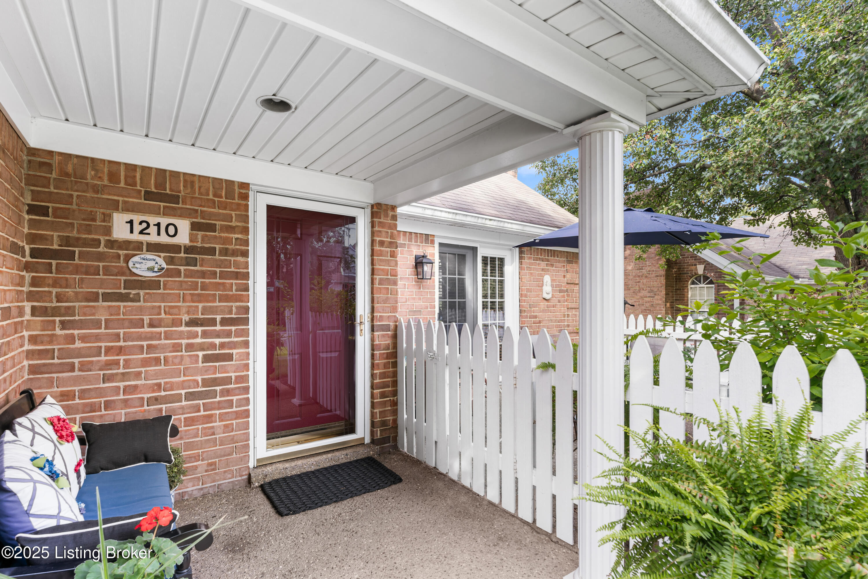 1210 Fox Pointe Dr
